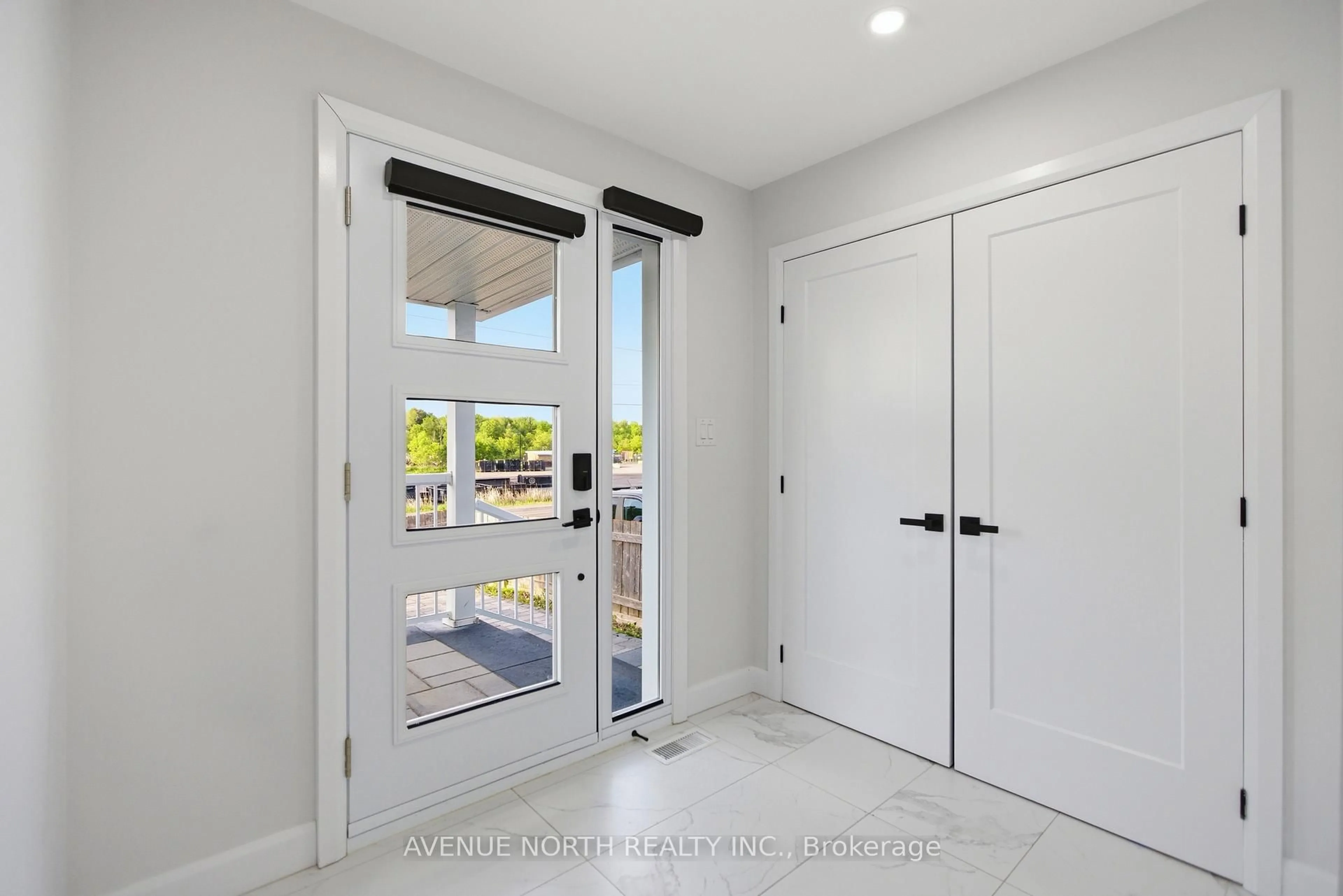 Indoor entryway for 6200 Russell Rd, Carlsbad Springs Ontario K0A 1K0