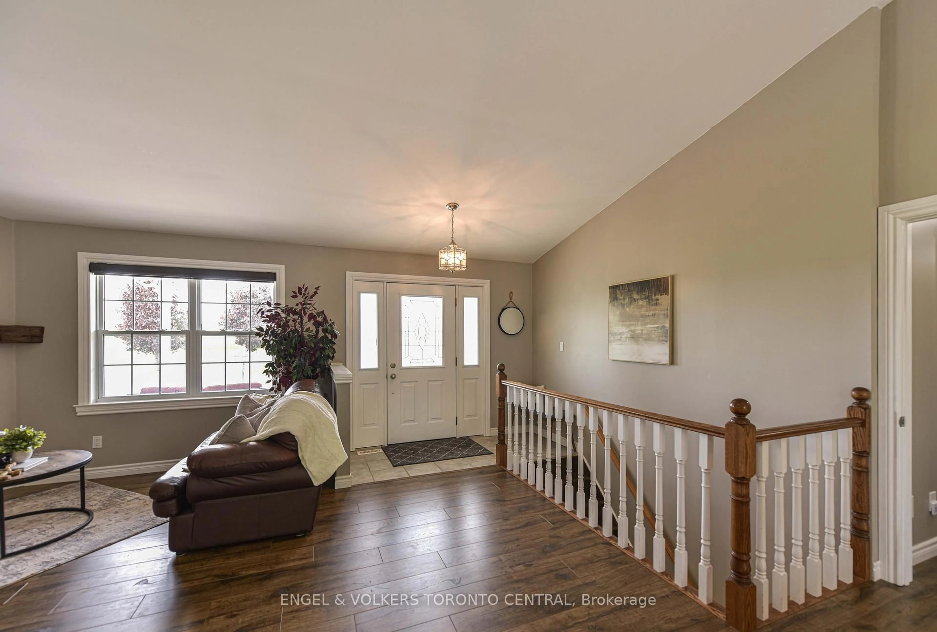 Indoor entryway for 3516 Kirkfield Rd, Kawartha Lakes Ontario L0K 1W0