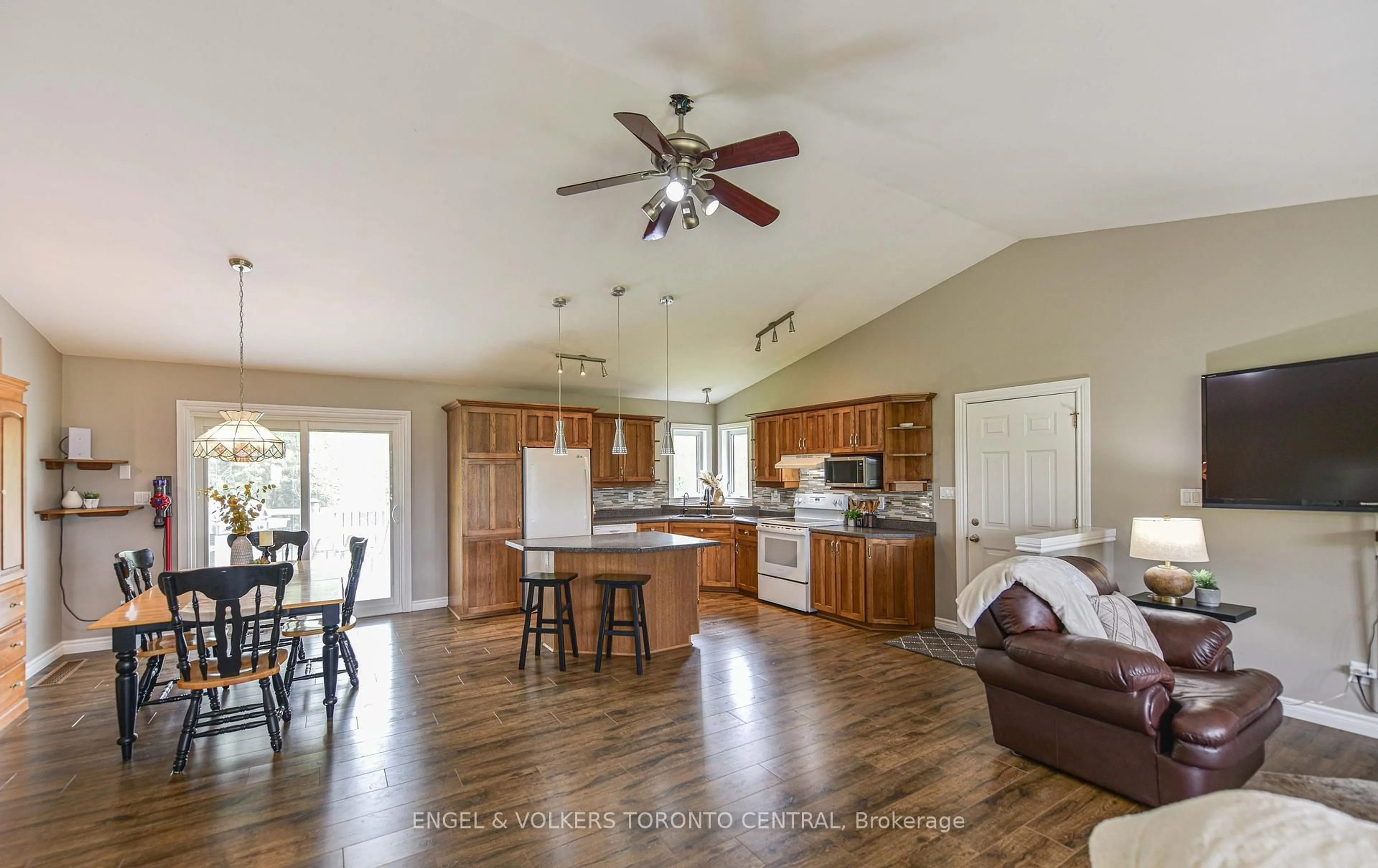 Open concept kitchen, unknown for 3516 Kirkfield Rd, Kawartha Lakes Ontario L0K 1W0