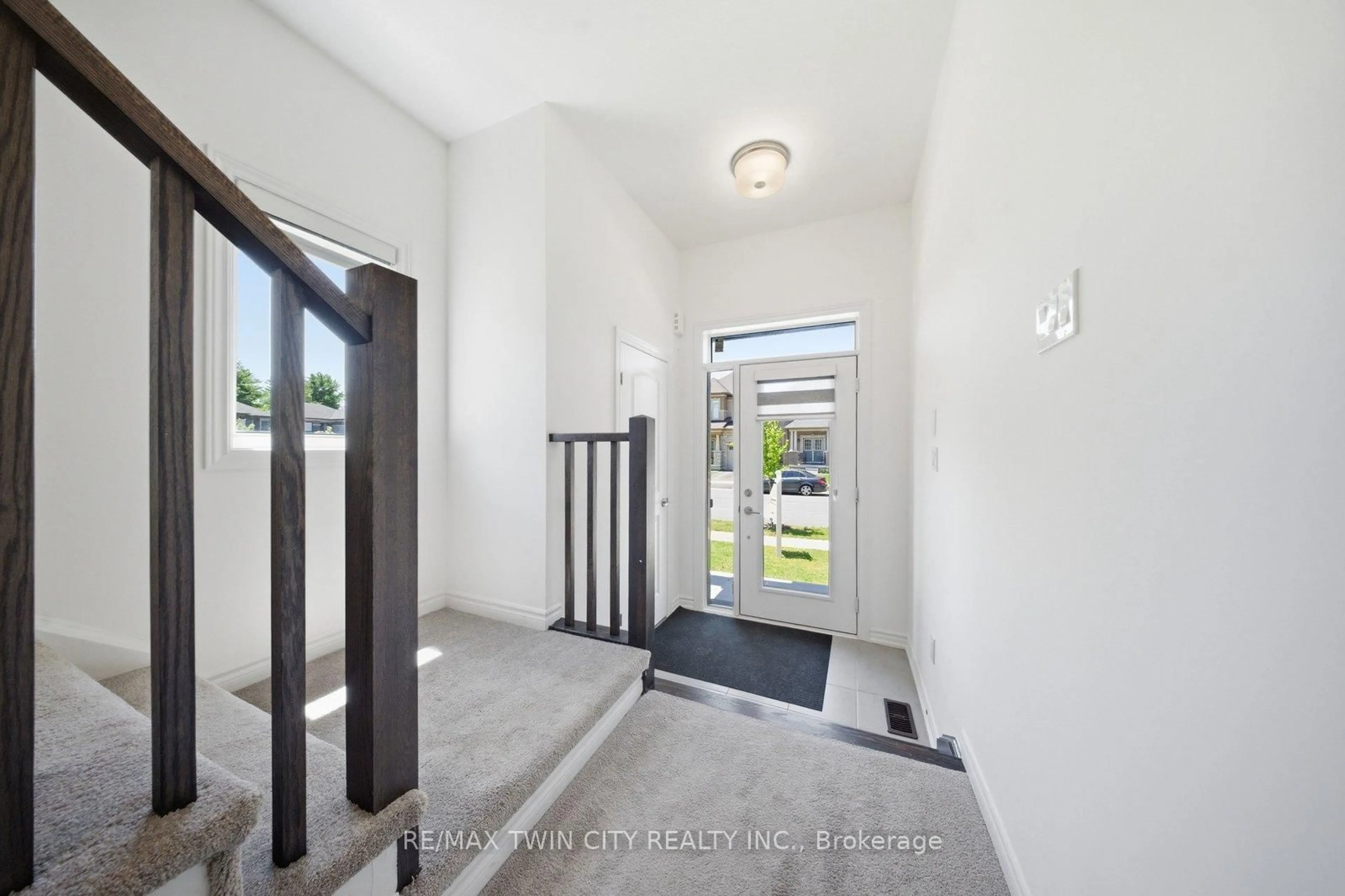 Indoor entryway for 26 Copeman Ave, Brantford Ontario N3V 0B3