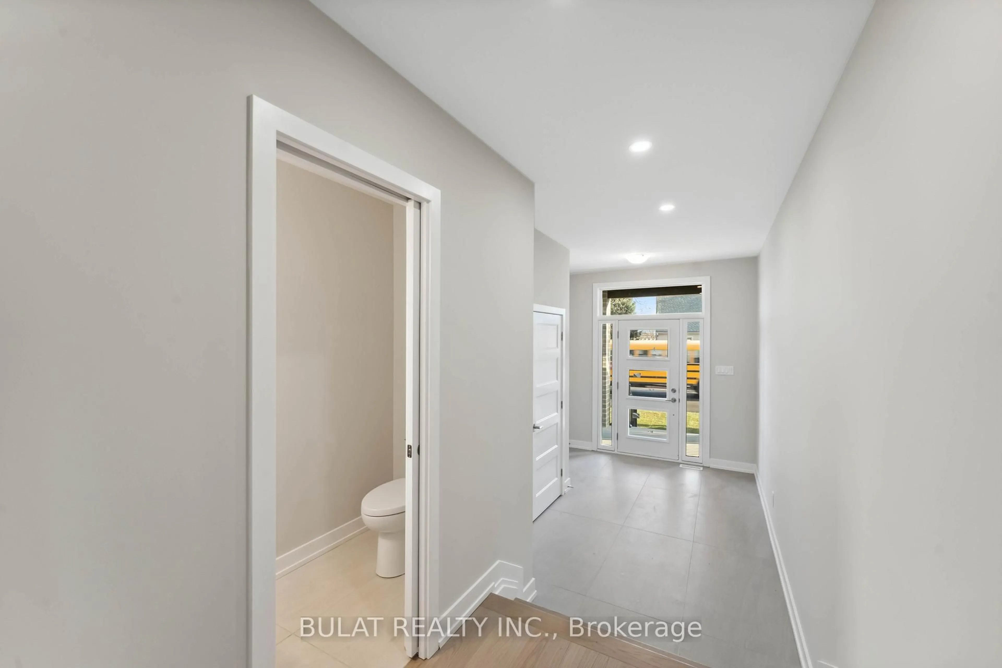 Indoor entryway for 1357 Kitchener Ave, Ottawa Ontario K1V 6W2