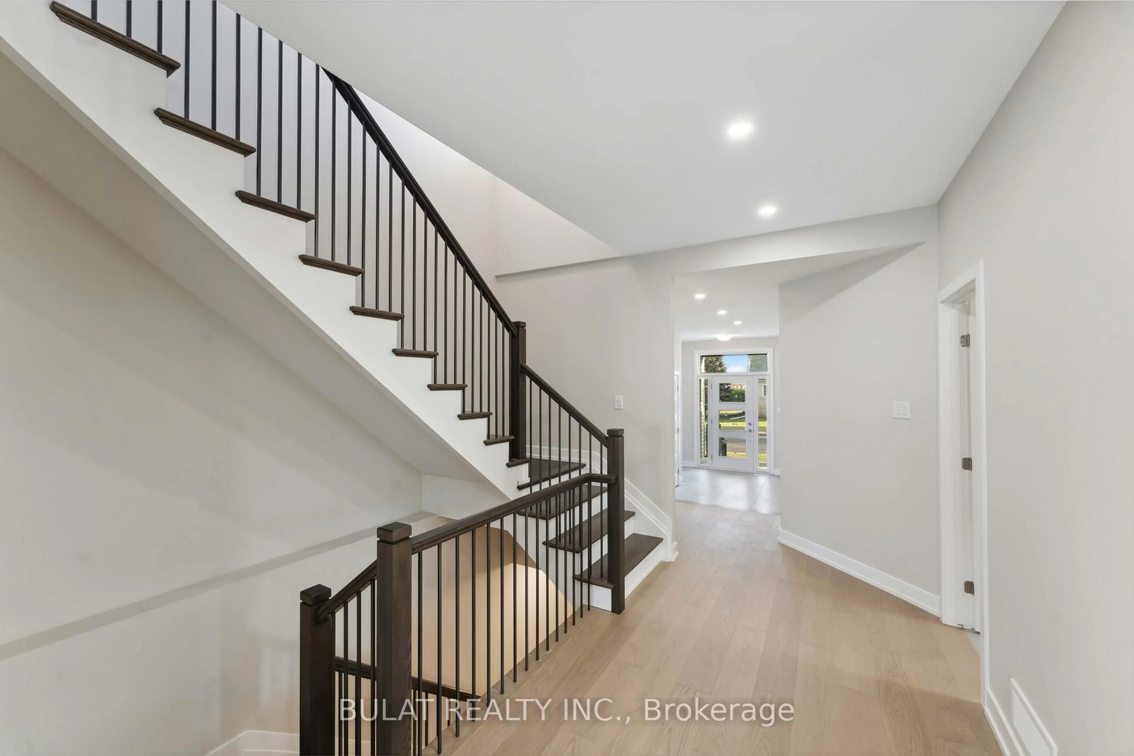 Unknown for 1357 Kitchener Ave, Ottawa Ontario K1V 6W2