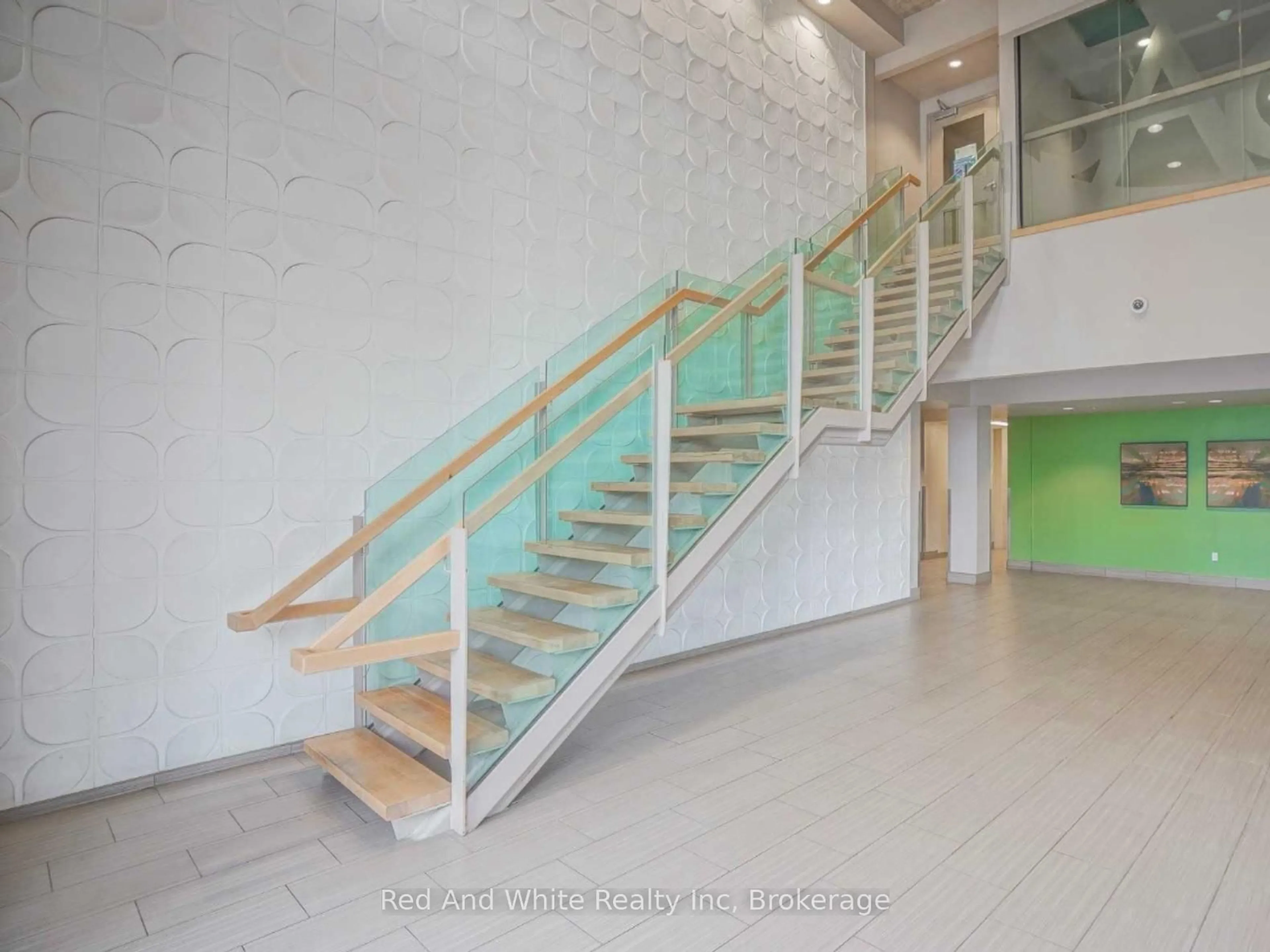 Indoor foyer for 8 Hickory St #1105, Waterloo Ontario N2L 3H6