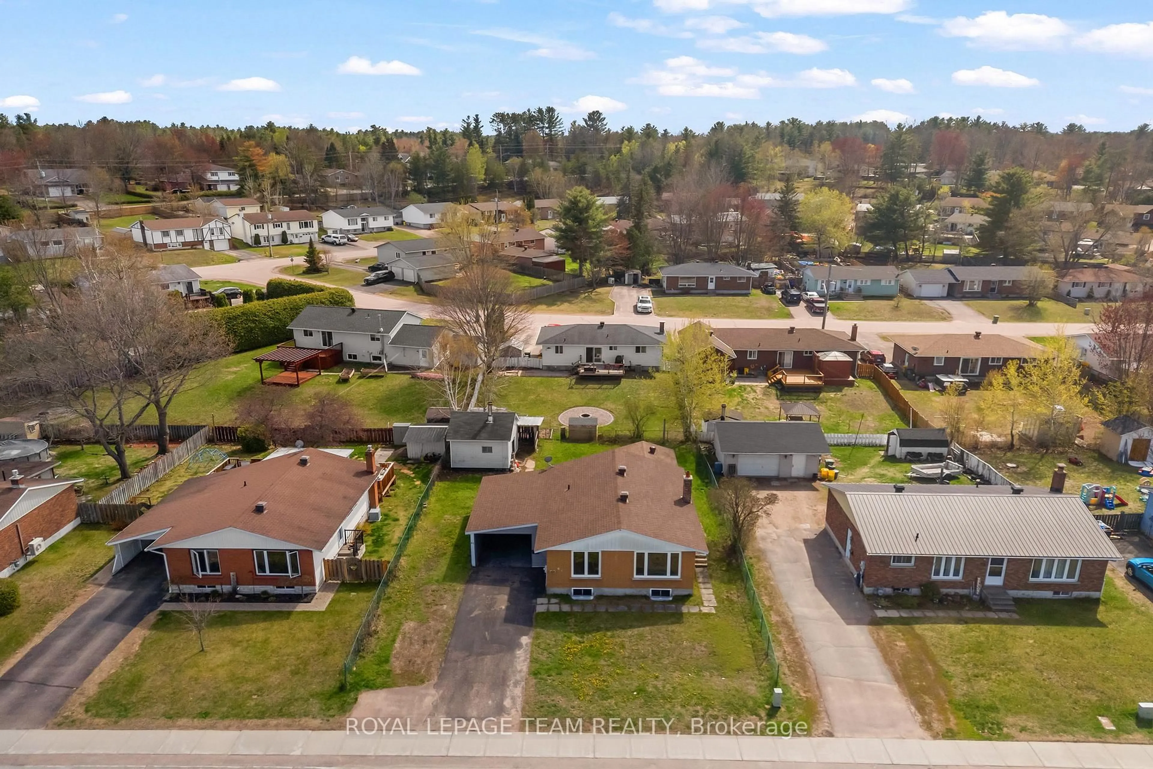 A pic from outside/outdoor area/front of a property/back of a property/a pic from drone, street for 61 Herman St, Petawawa Ontario K8H 3B2