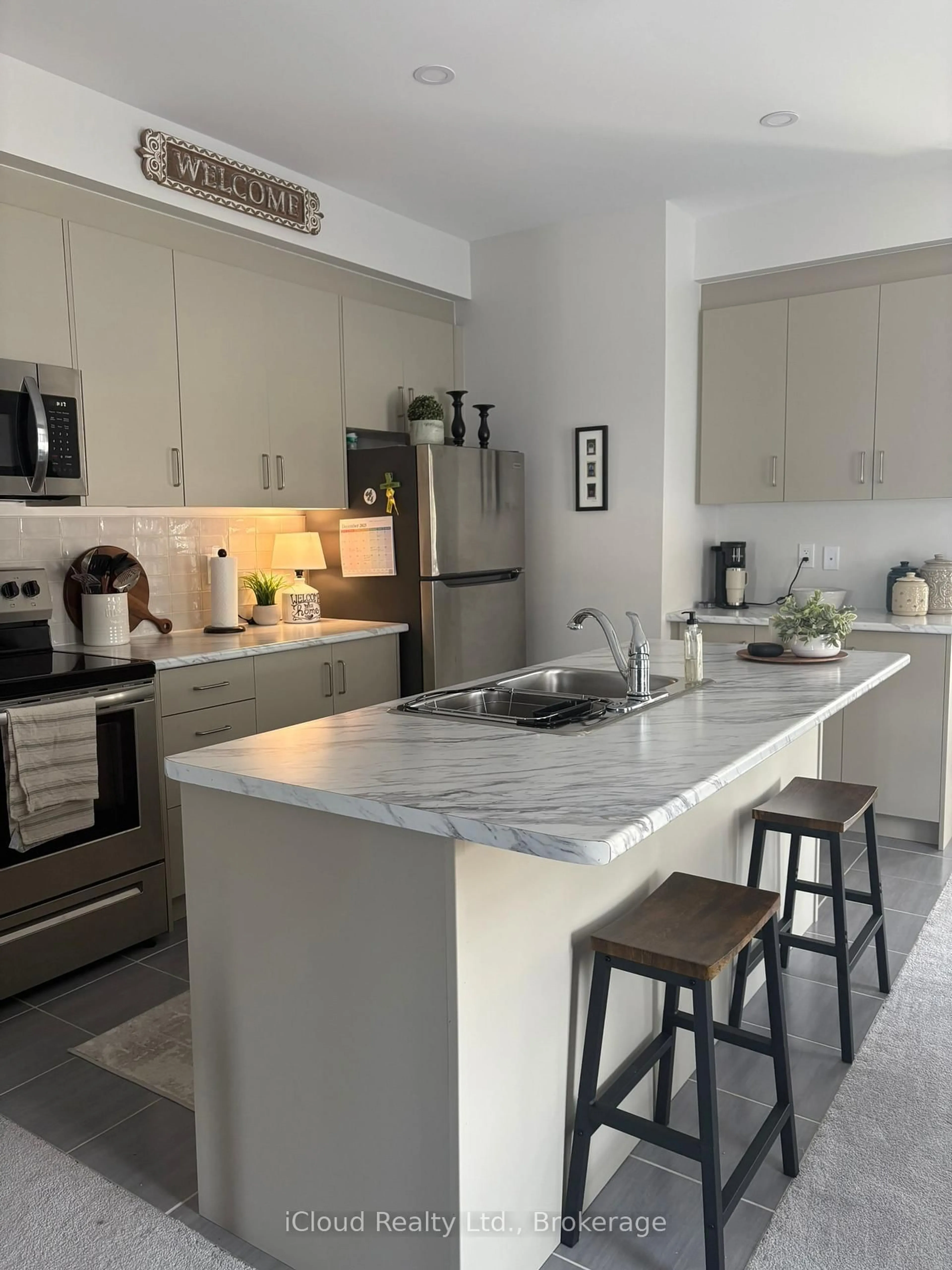 Open concept kitchen, ceramic/tile floor for 677 Park Rd #18, Brantford Ontario N3P 0A2