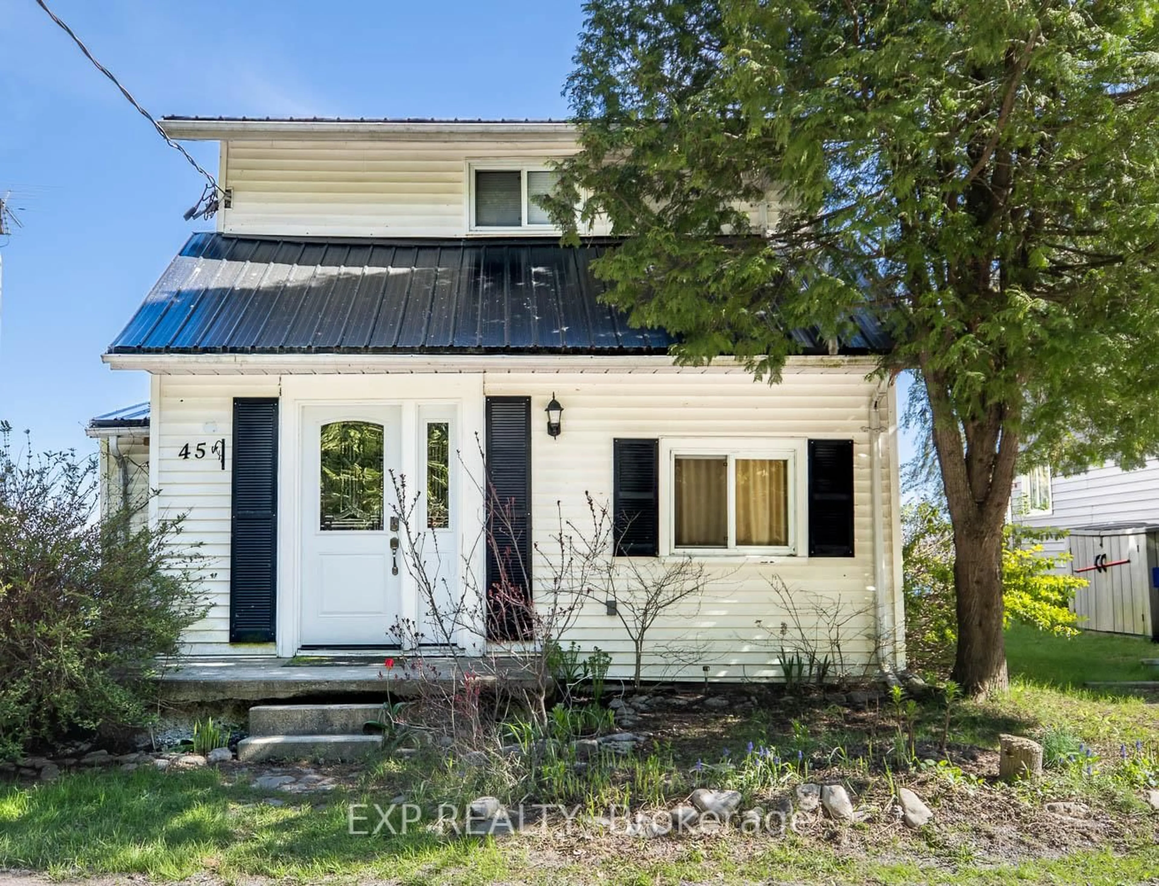 Home with vinyl exterior material, street for 43 Clifford St, Quinte West Ontario K0K 1L0