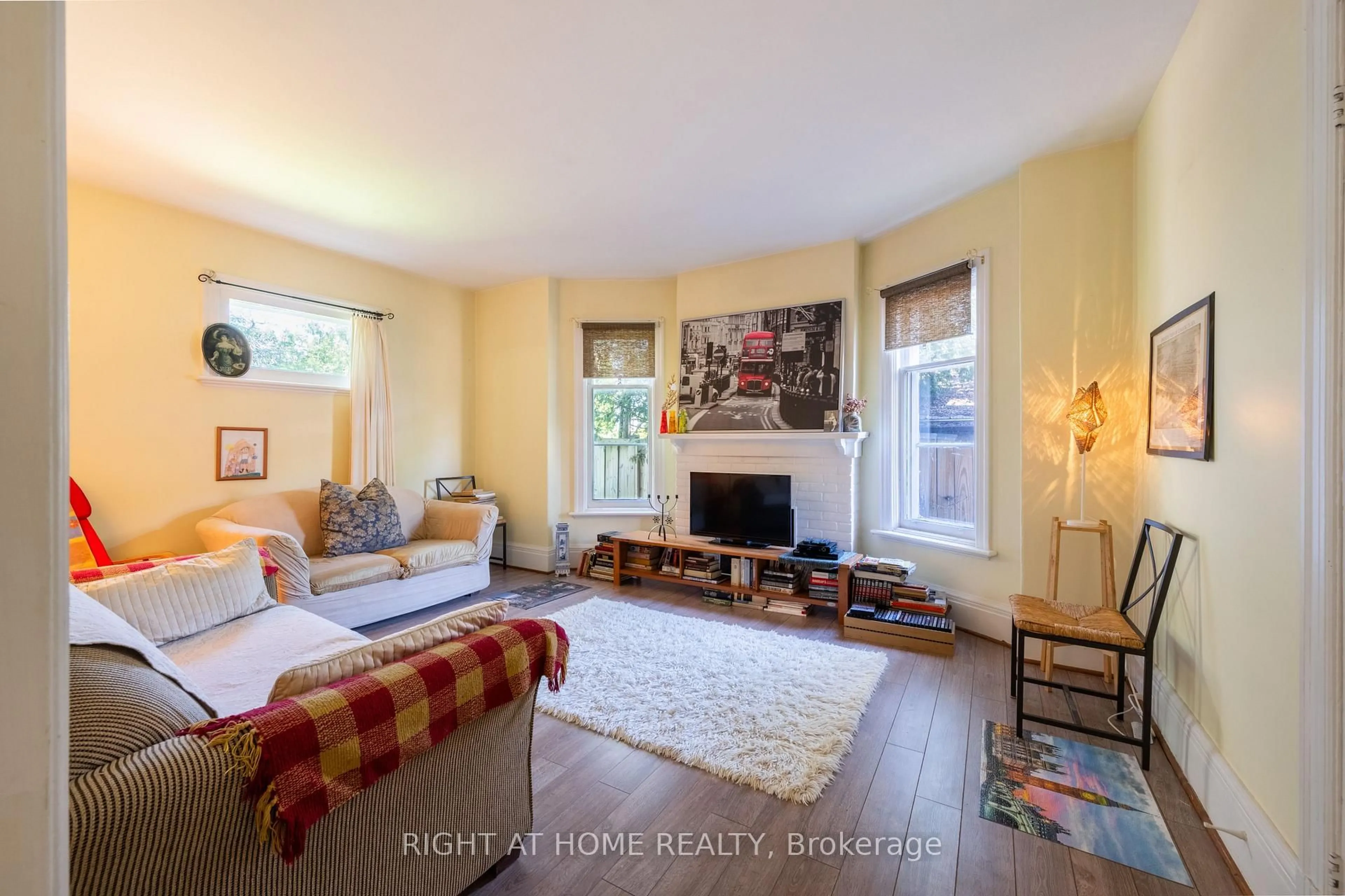 Living room with furniture, unknown for 275 George St, Cobourg Ontario K9A 3L7