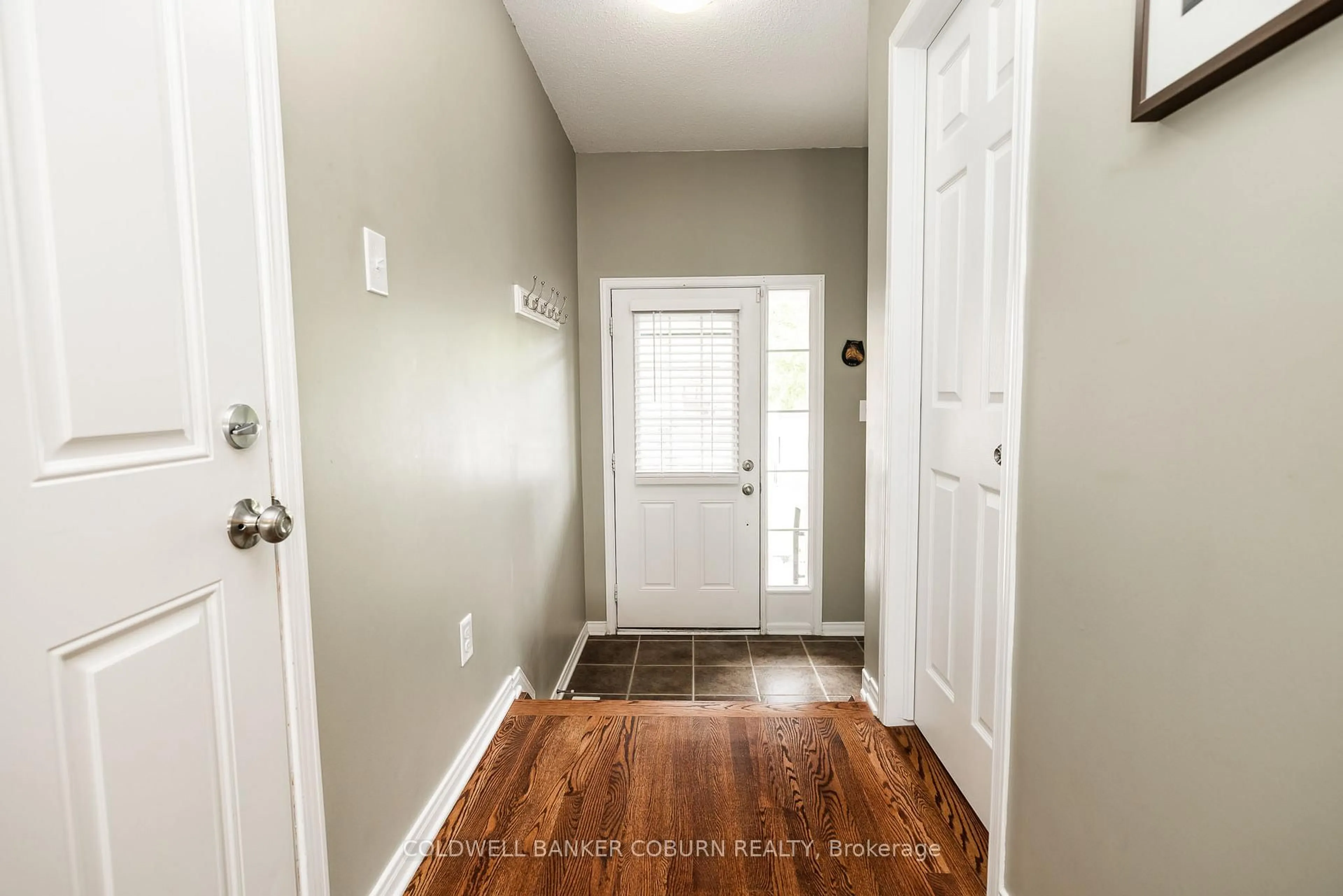 Indoor entryway for 238 Arrita St, Ottawa Ontario K2S 0J7