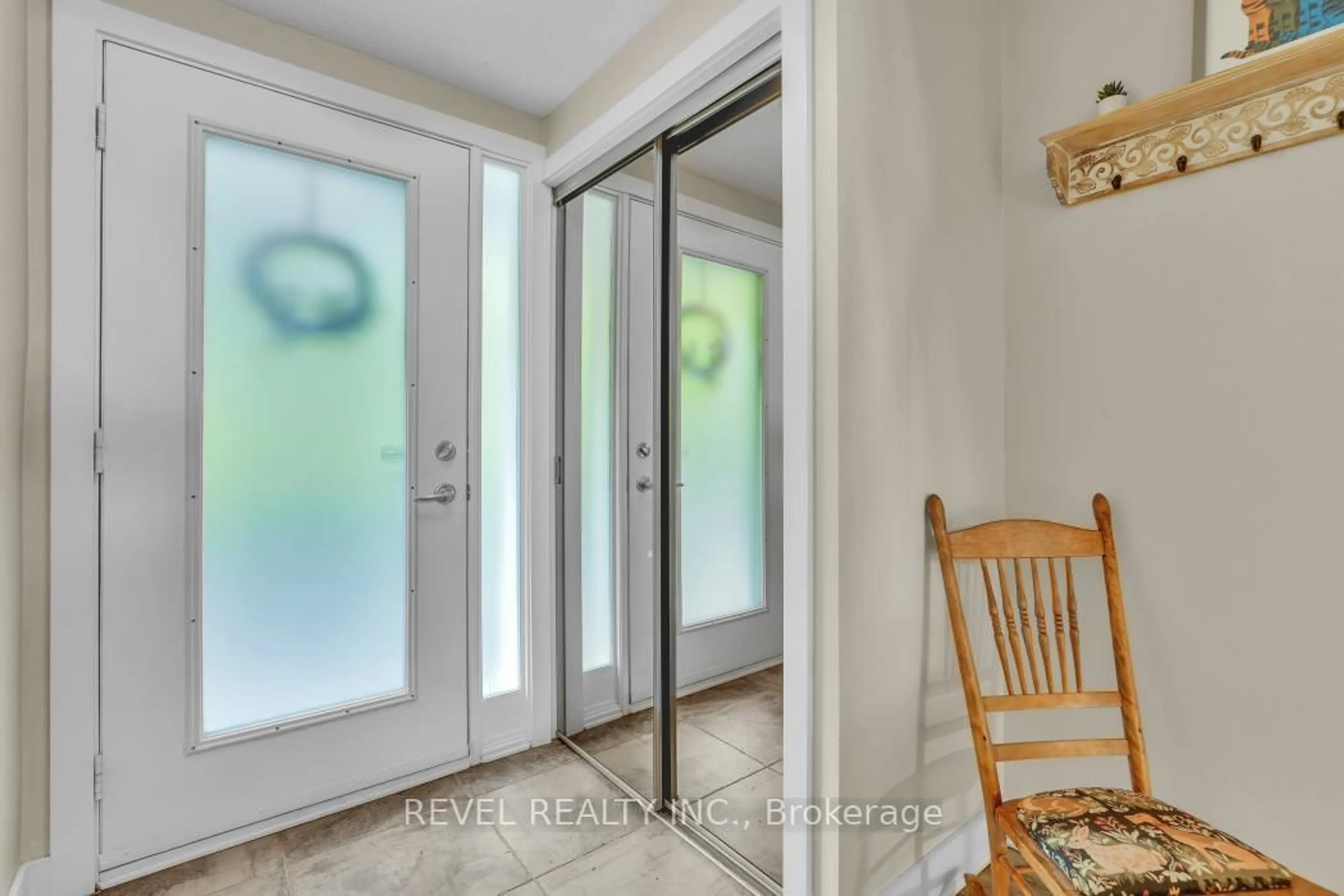 Indoor entryway for 144 Monterey Dr, Ottawa Ontario K2H 7A8