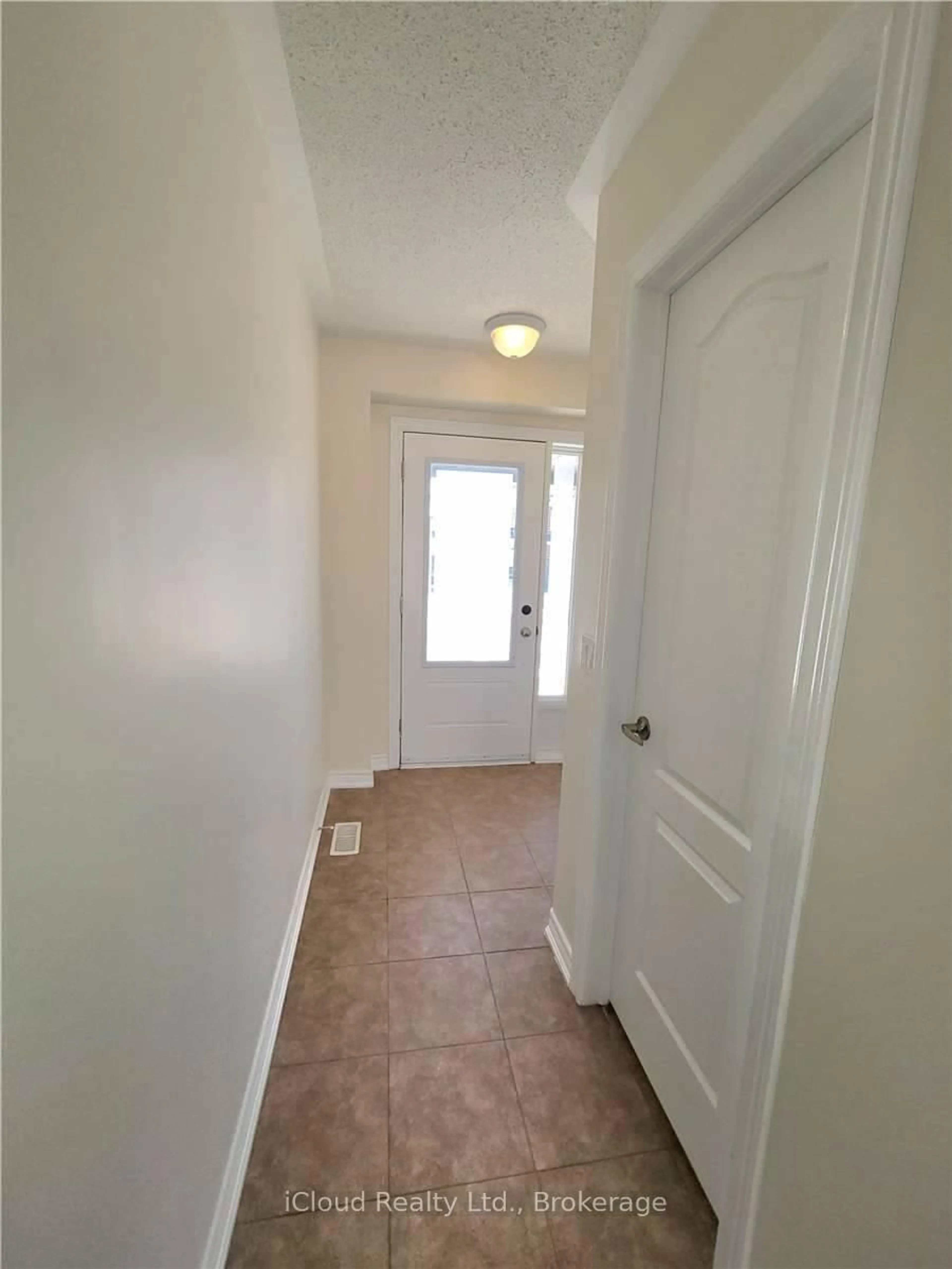 Indoor entryway for 782 Cook Cres, Shelburne Ontario L9V 3V3