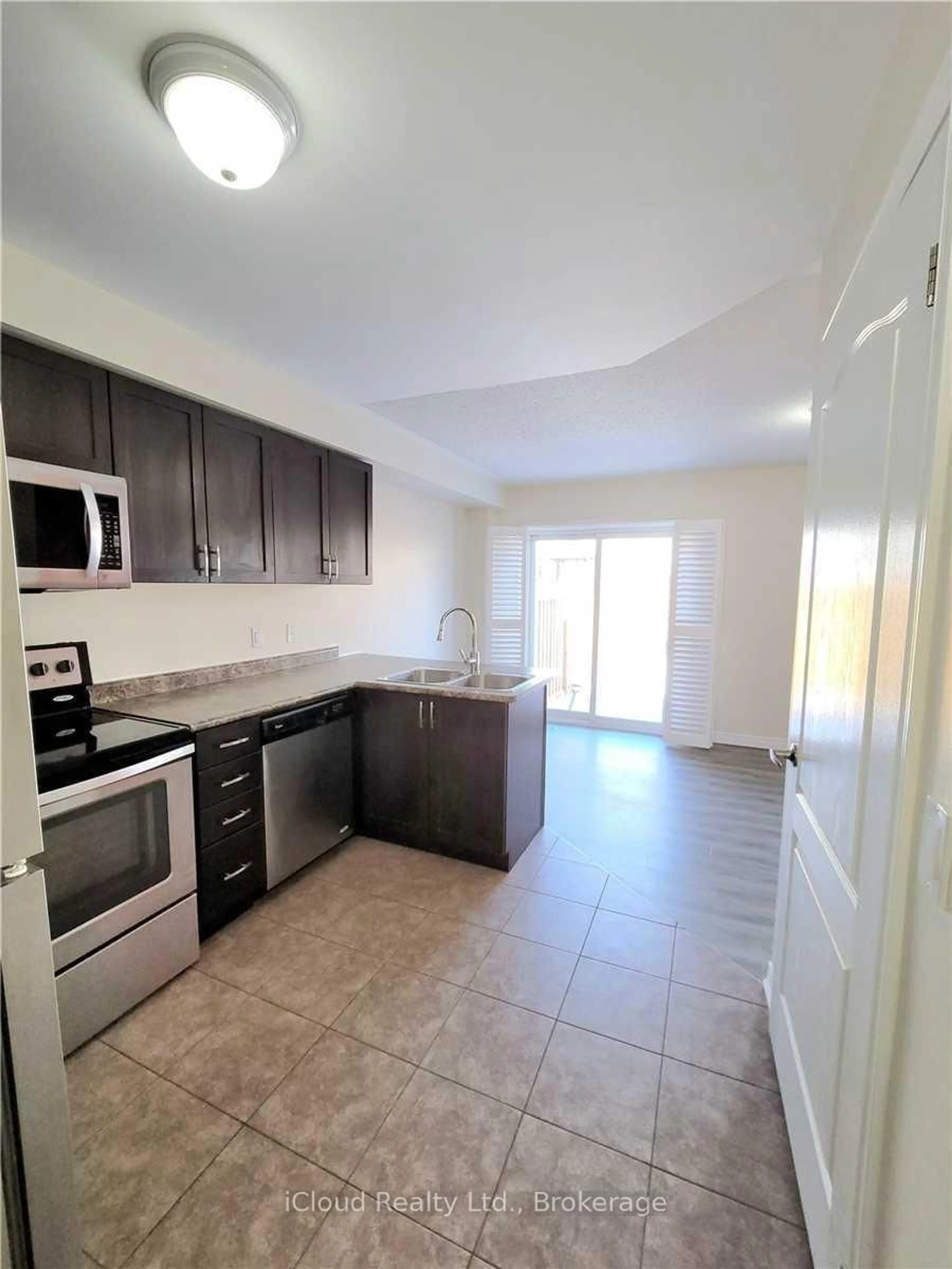 Standard kitchen, ceramic/tile floor for 782 Cook Cres, Shelburne Ontario L9V 3V3