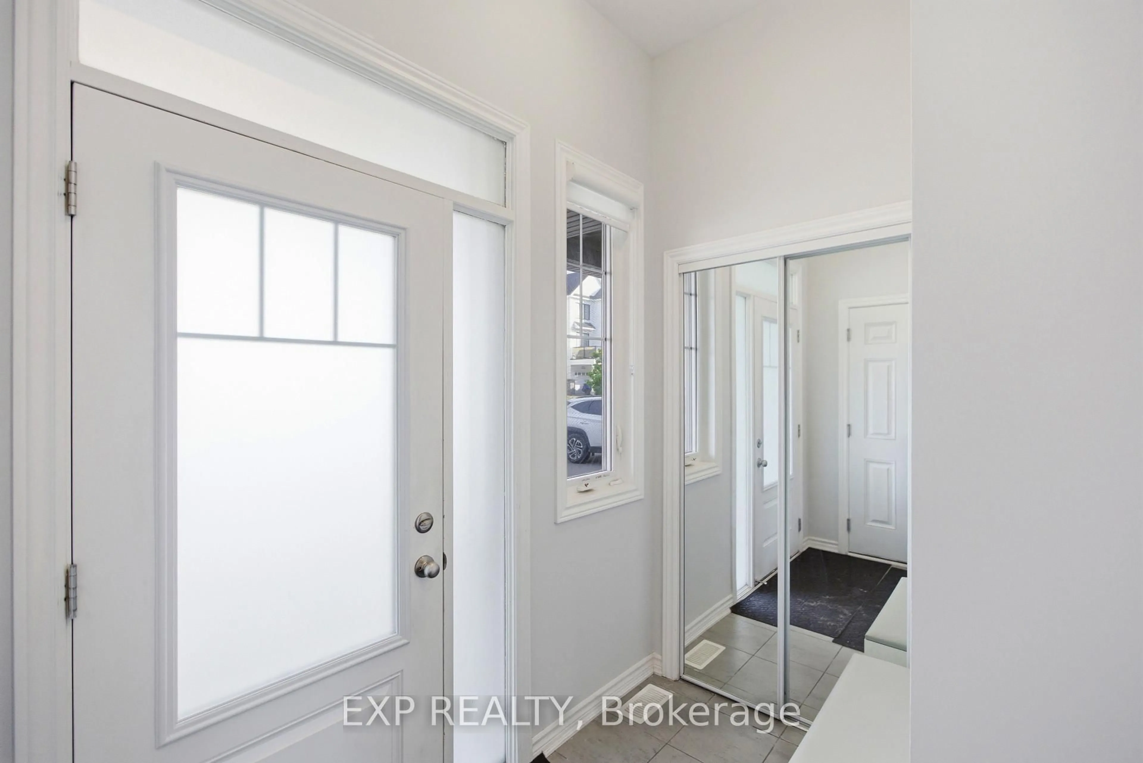 Indoor entryway for 44 Lentago Ave, Ottawa Ontario K2J 7A2