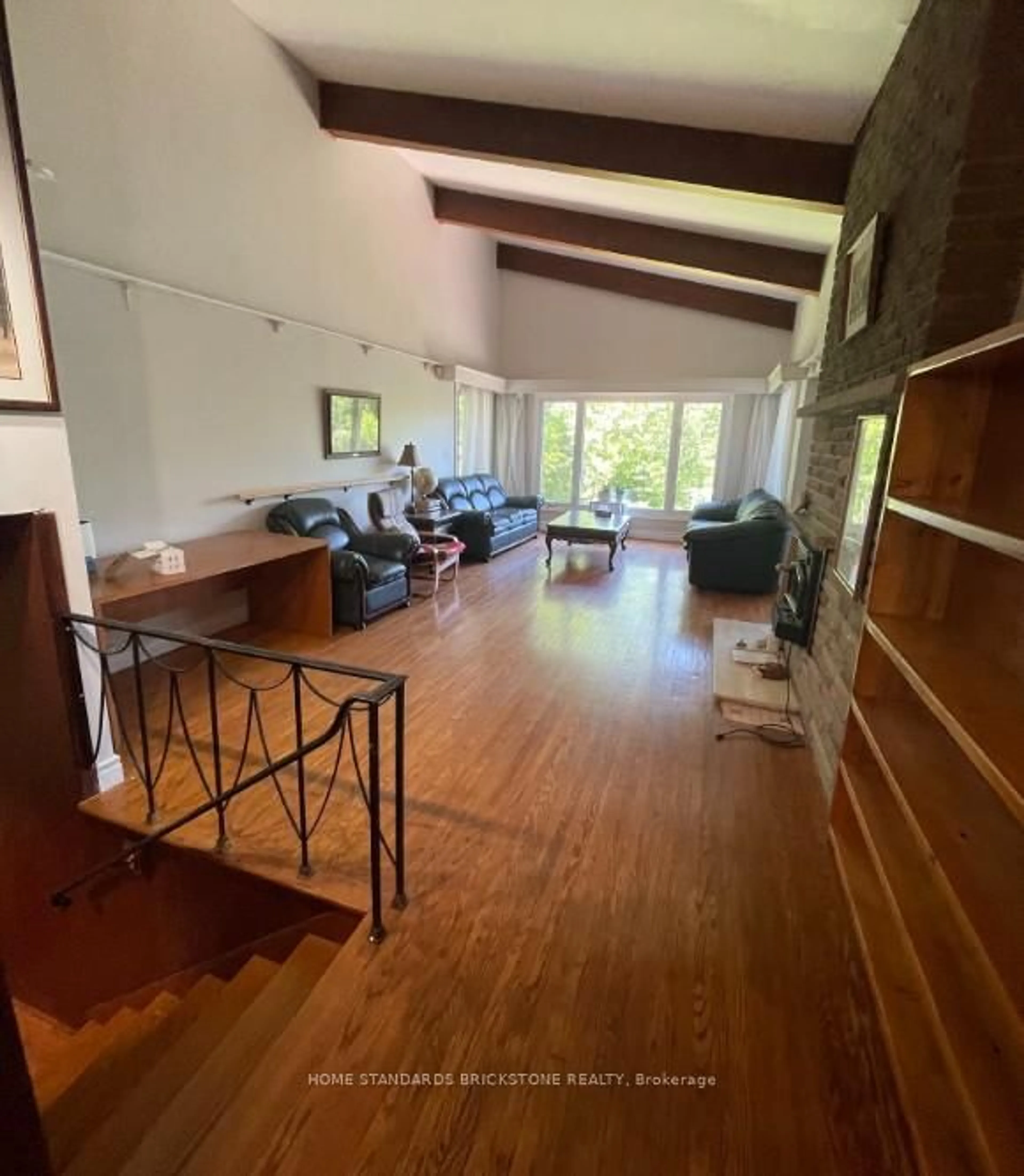 A pic of a room for 72 Mountain Ave, Hamilton Ontario L8G 3P5