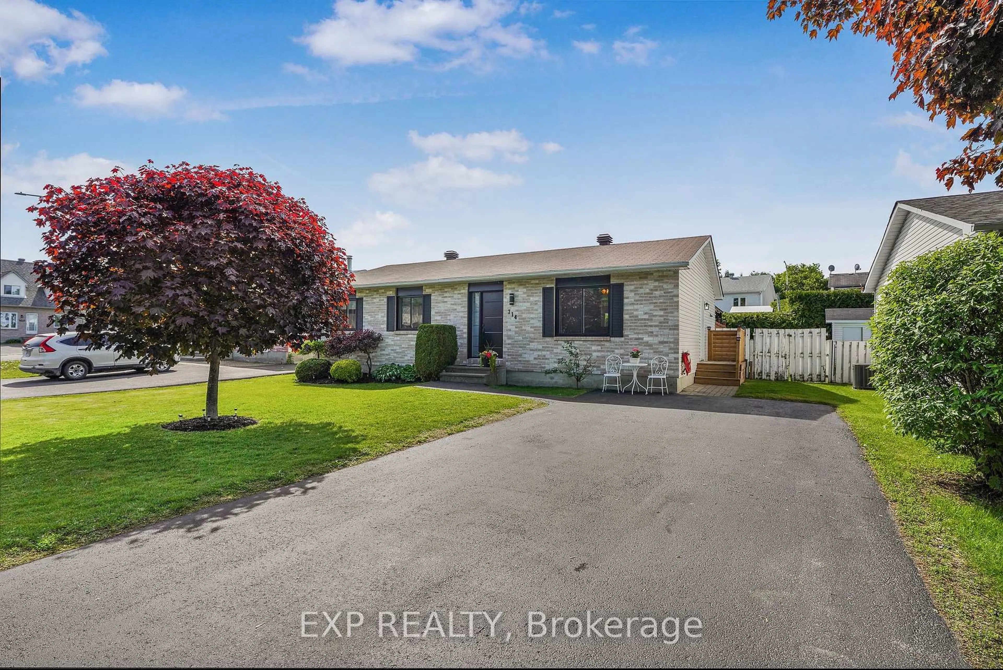 A pic from outside/outdoor area/front of a property/back of a property/a pic from drone, street for 714 MORRIS St, Clarence-Rockland Ontario K4K 1M9