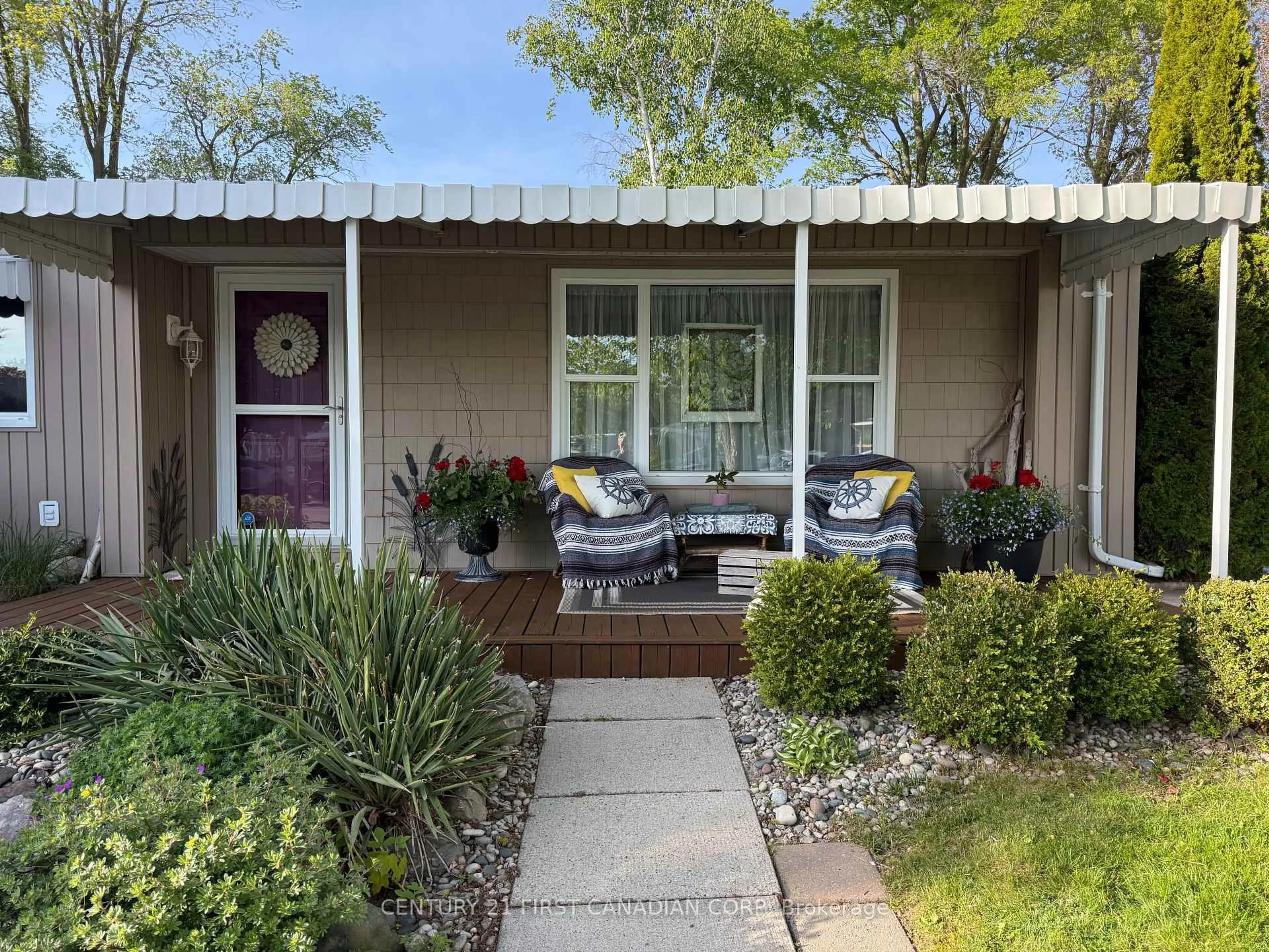 Patio, street for 29 Maple Grove Crt, South Huron Ontario N0M 1T0