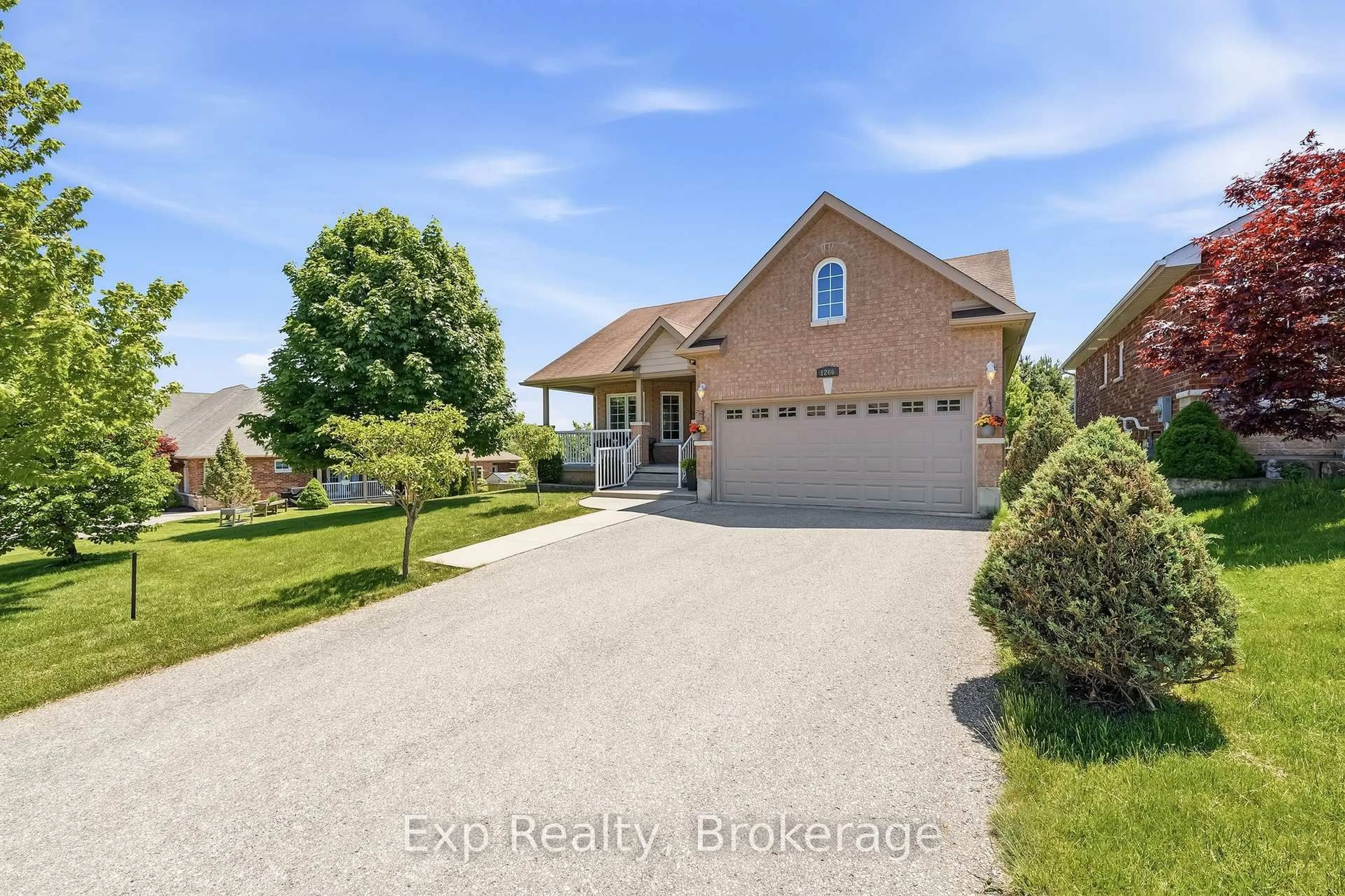 A pic from outside/outdoor area/front of a property/back of a property/a pic from drone, water/lake/river/ocean view for 1266 Ashland Dr, Cobourg Ontario K9A 5S5
