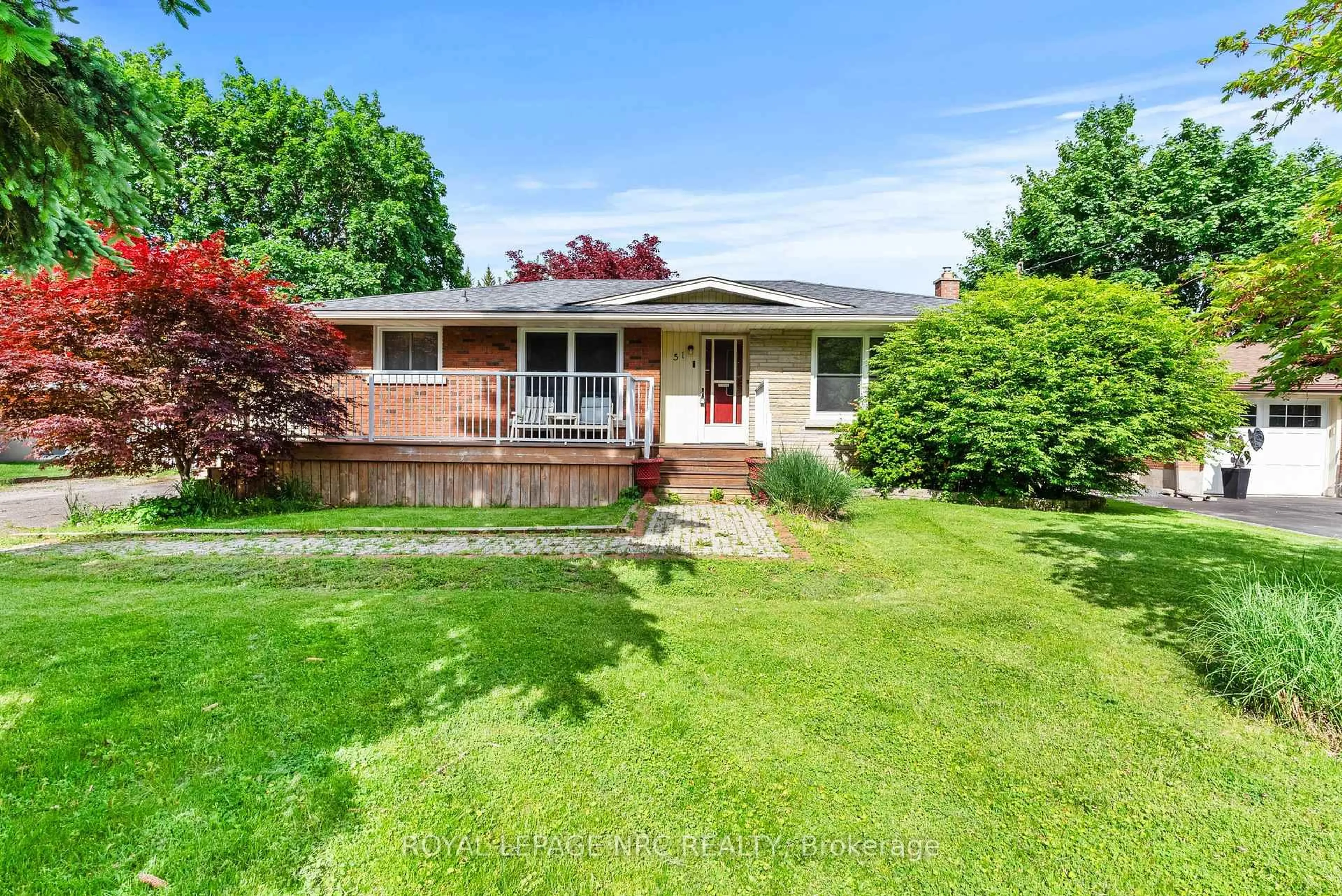 A pic from outside/outdoor area/front of a property/back of a property/a pic from drone, street for 51 Henry St, Niagara-on-the-Lake Ontario L0S 1T0