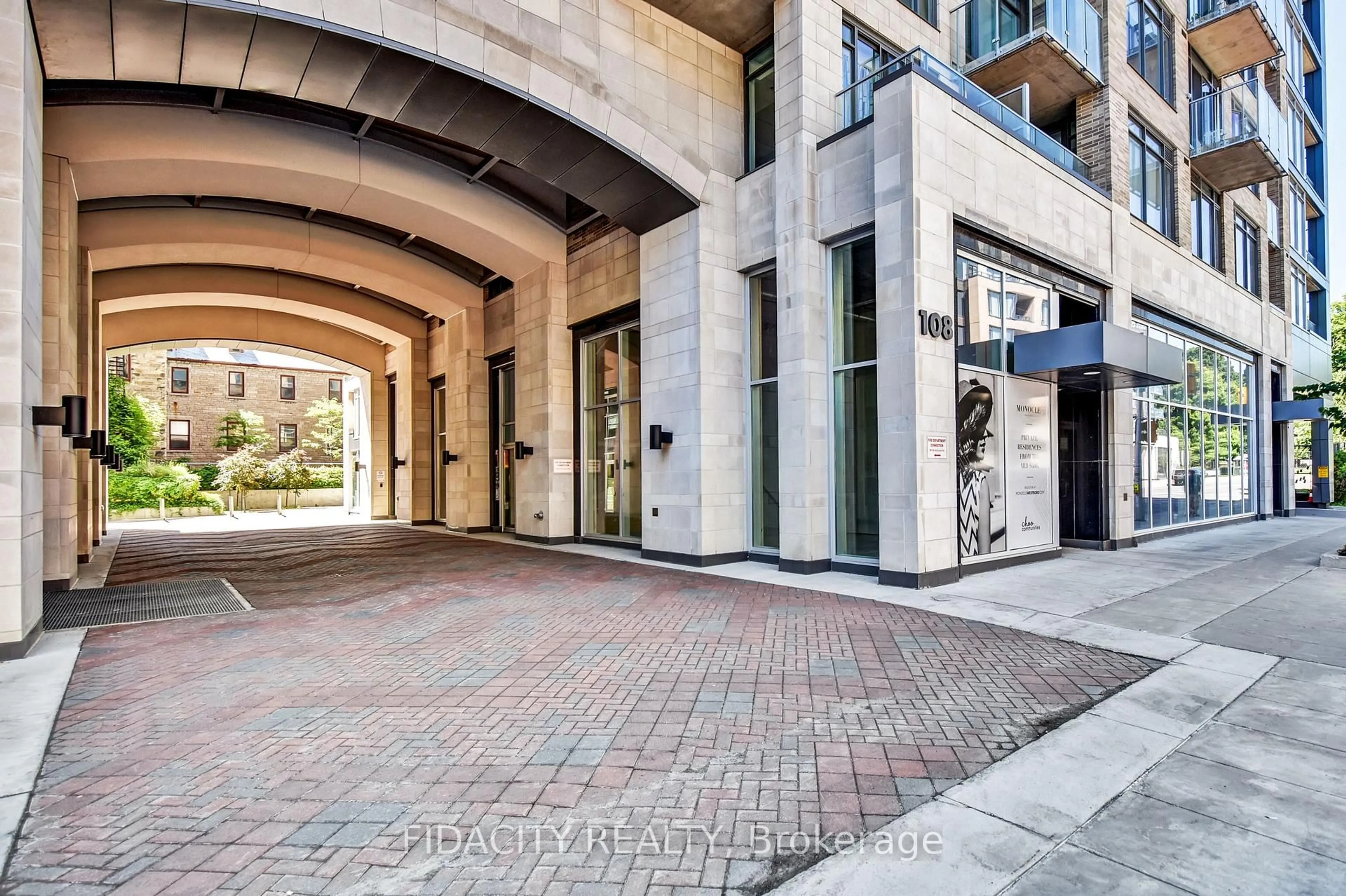 Indoor foyer for 108 Richmond Rd #609, Ottawa Ontario K1Z 0B3