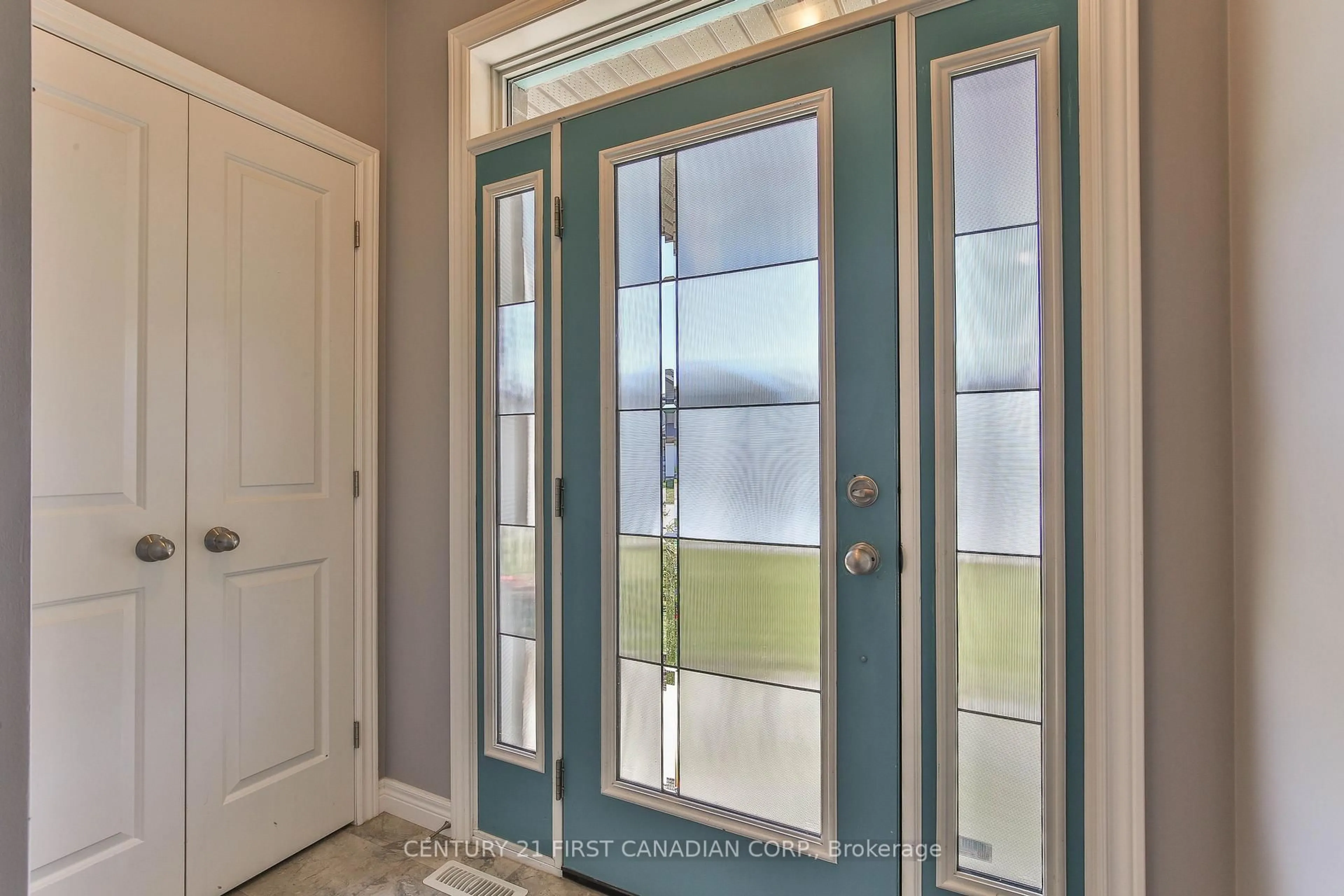 Indoor entryway for 283 Boyd Blvd, Zorra Ontario N0M 2M0