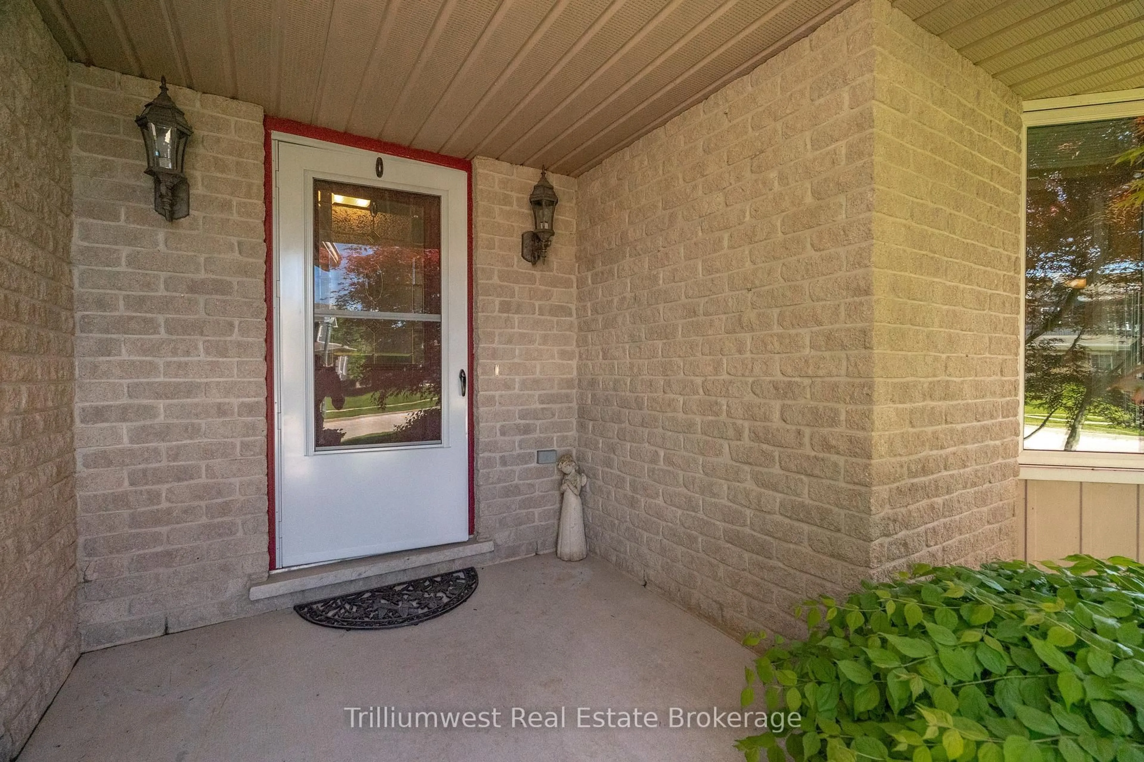 Indoor entryway for 767 Scott St, North Perth Ontario N4W 1J5