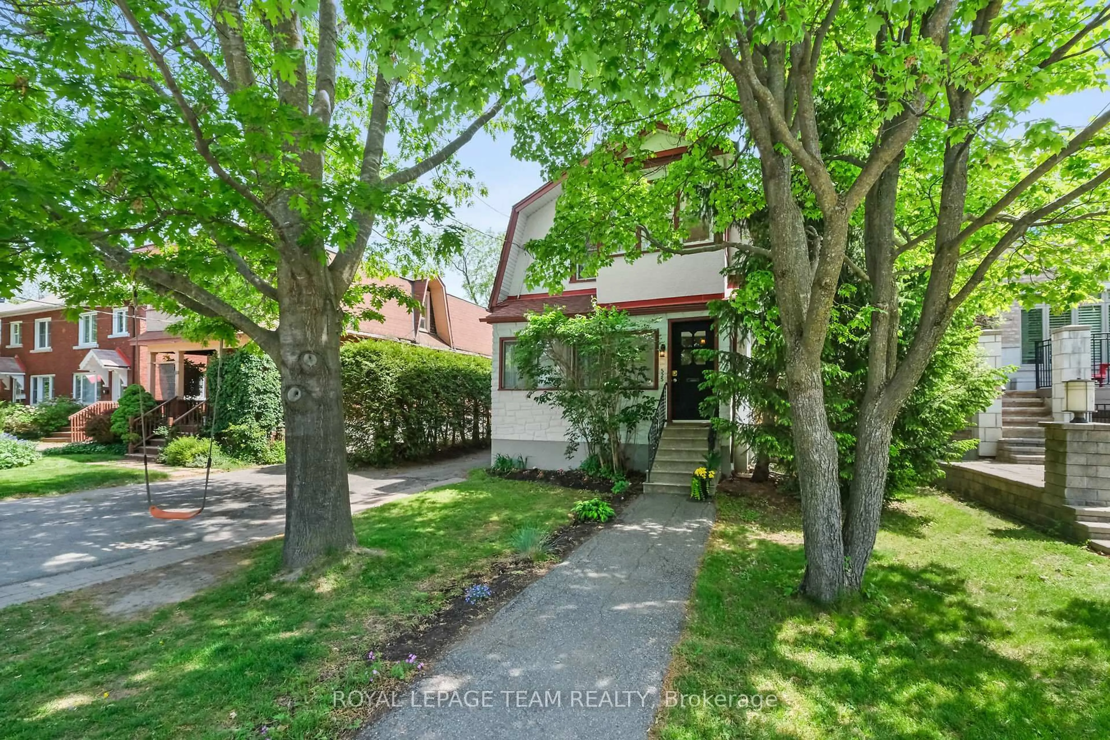 A pic from outside/outdoor area/front of a property/back of a property/a pic from drone, street for 525 Cole Ave, Ottawa Ontario K2A 2B2