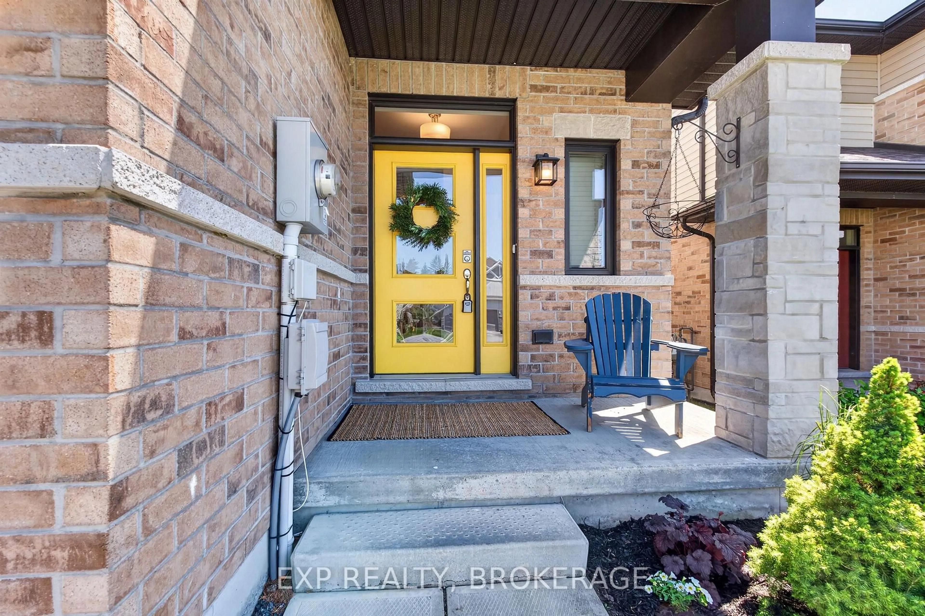Indoor entryway for 20 LEDGEROCK Crt, Quinte West Ontario K8R 0A1