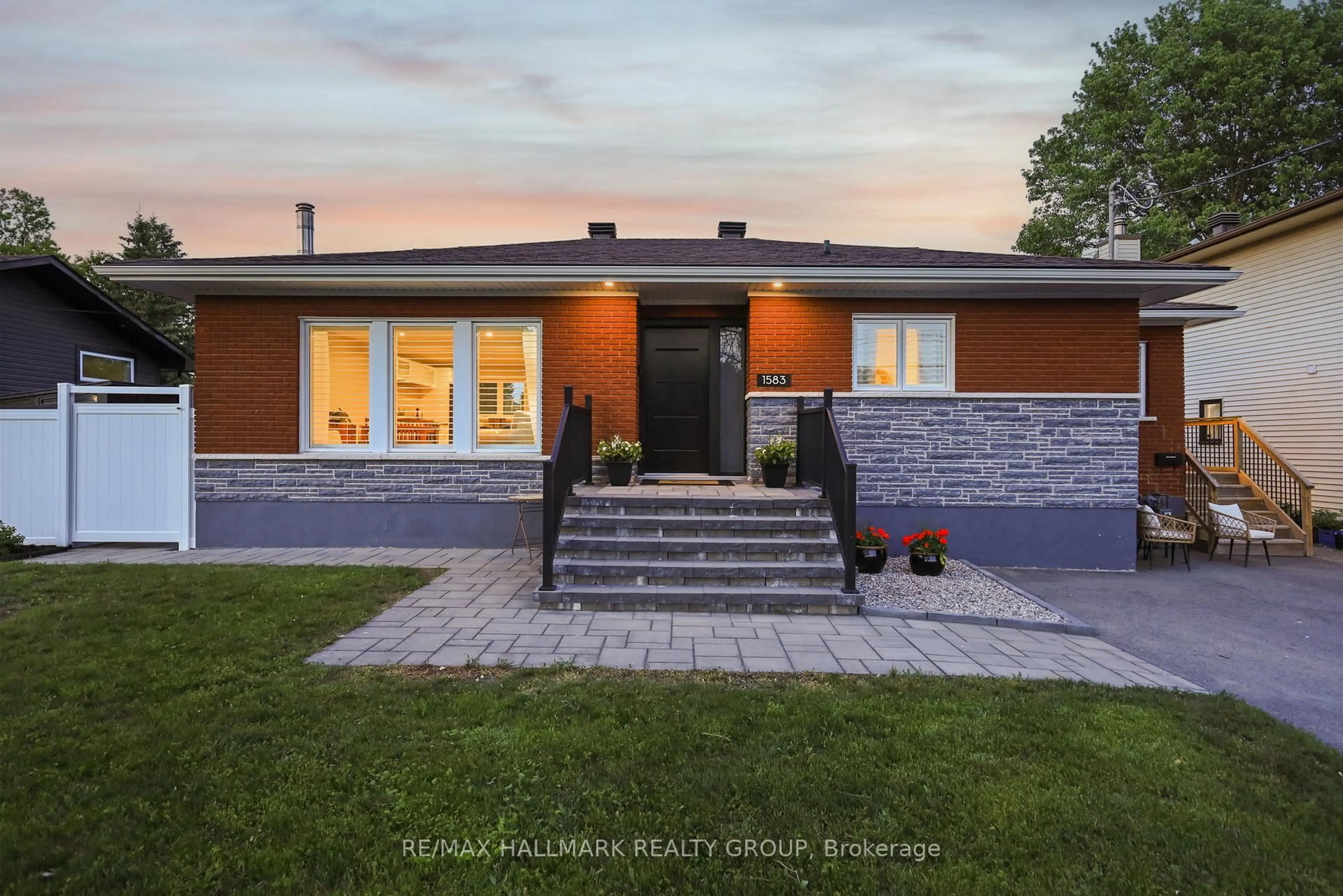 Home with brick exterior material, unknown for 1583 MAXIME St, Ottawa Ontario K1B 3K9