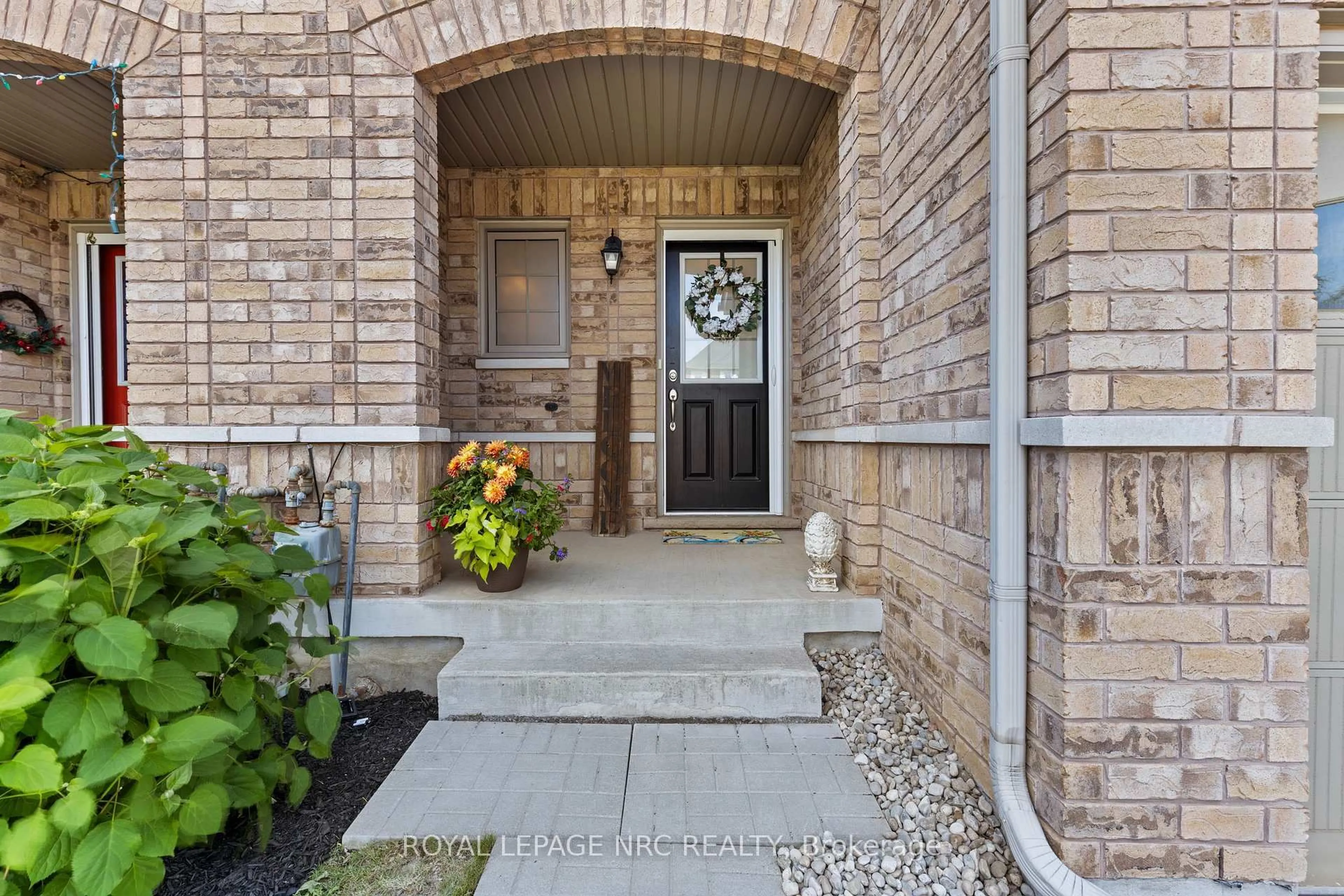 Indoor entryway for 80 Sunset Way, Thorold Ontario L2V 0C7