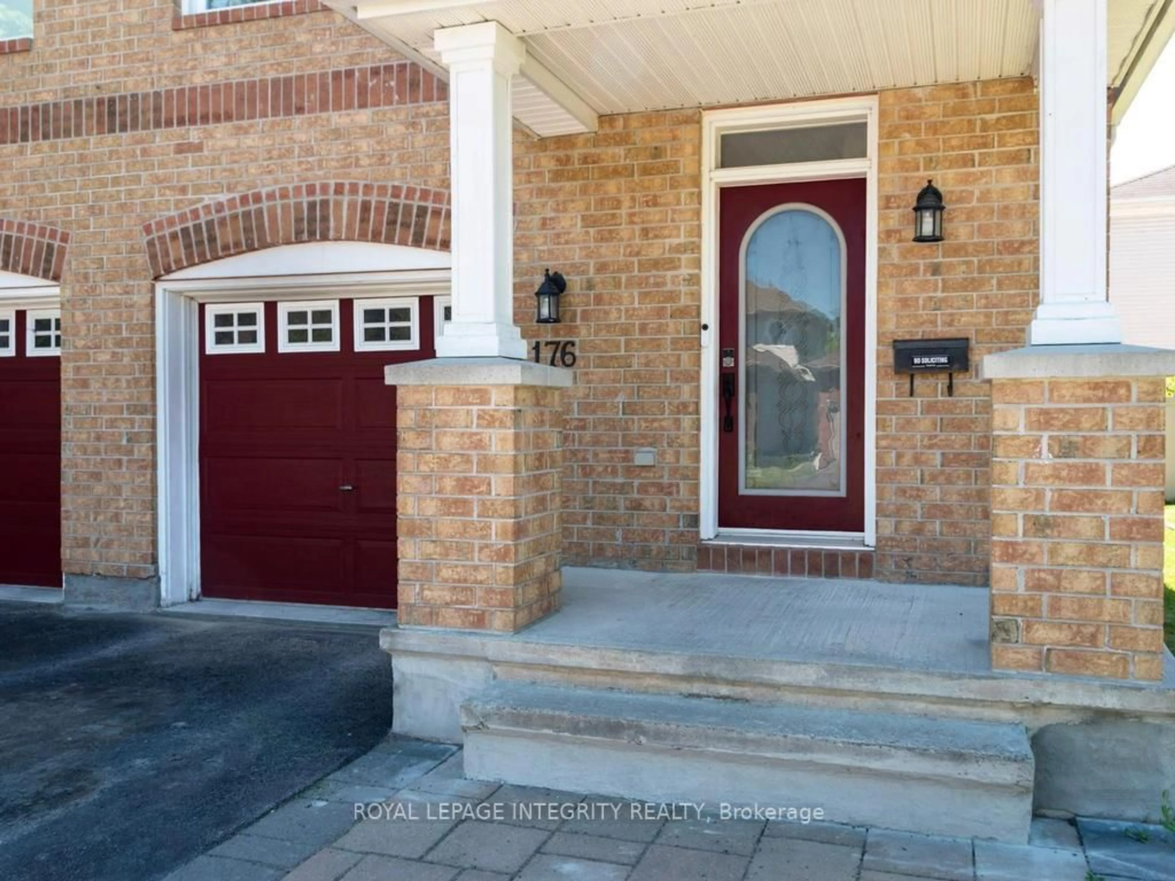 Home with brick exterior material, street for 176 Parkin Circ, Ottawa Ontario K1T 4G4