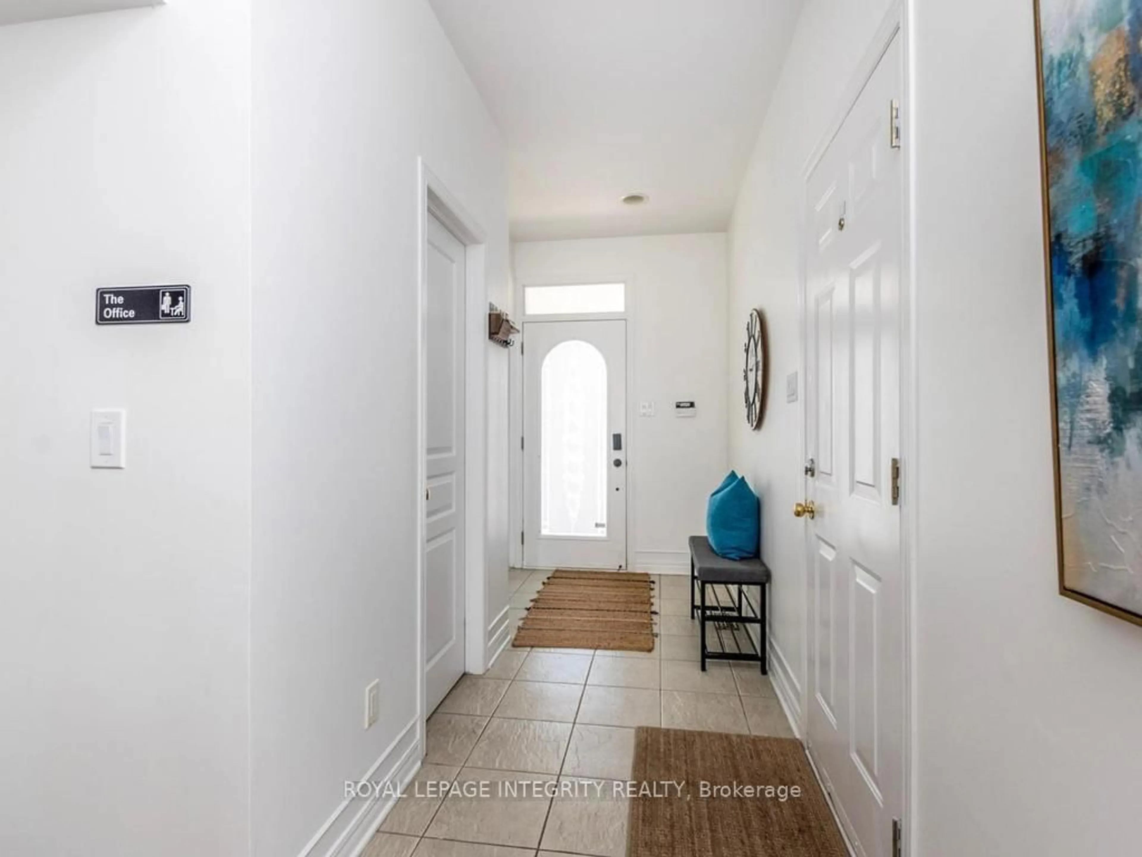 Indoor entryway for 176 Parkin Circ, Ottawa Ontario K1T 4G4