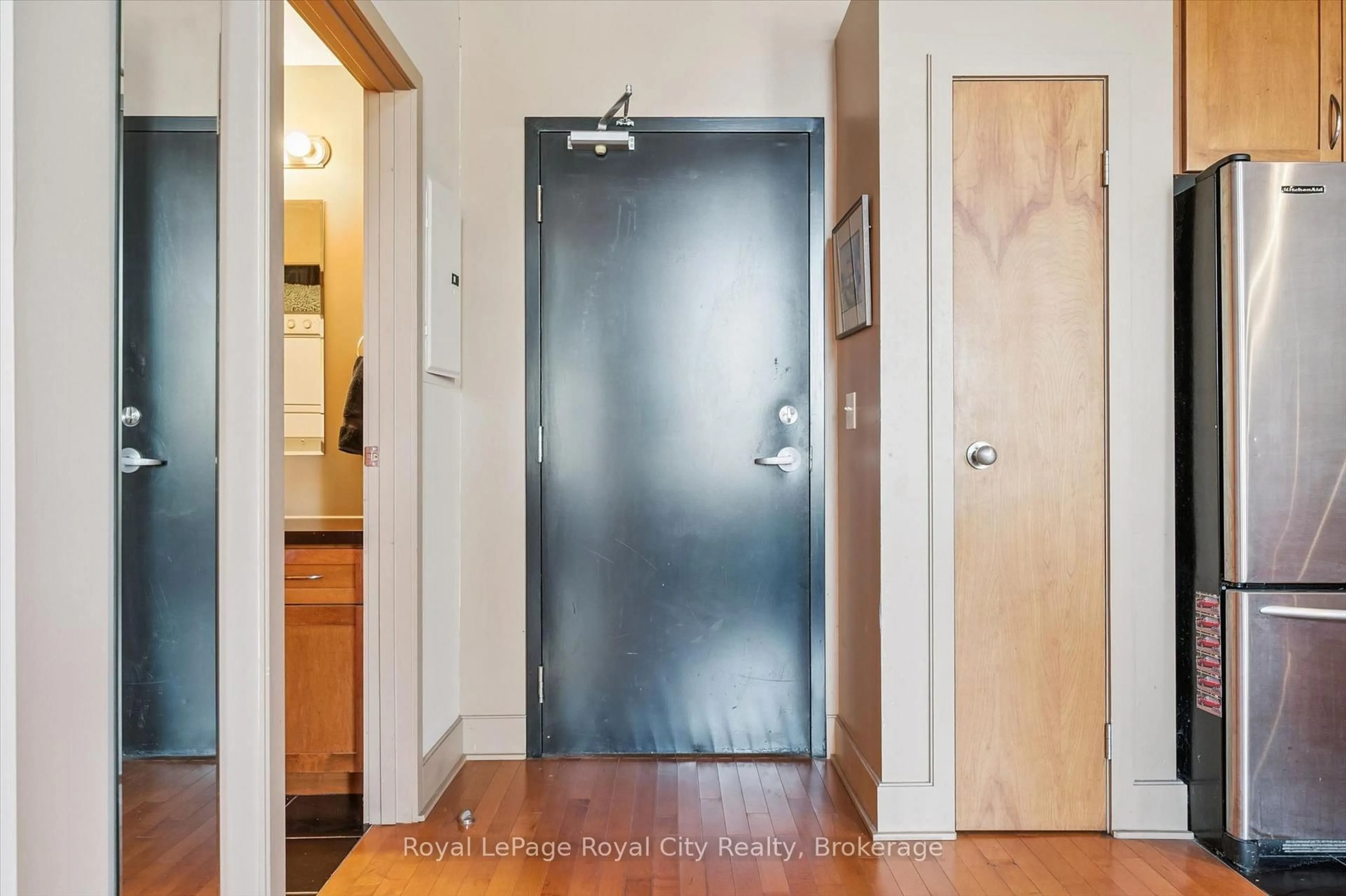 Indoor entryway for 26 Ontario St #120, Guelph Ontario N1E 7K1