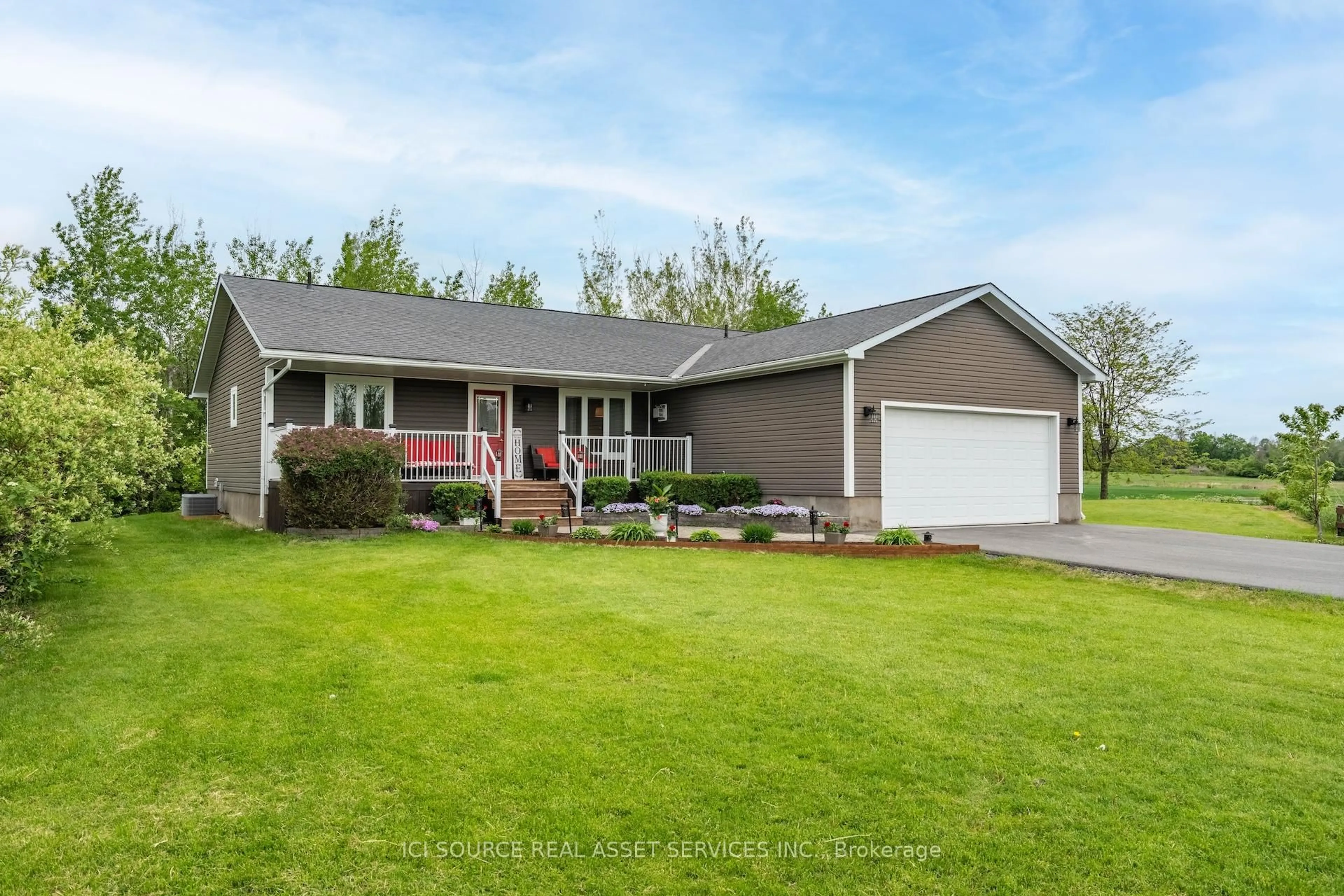 Home with vinyl exterior material, street for 19241 Richmond Crt, South Glengarry Ontario K0C 2E0