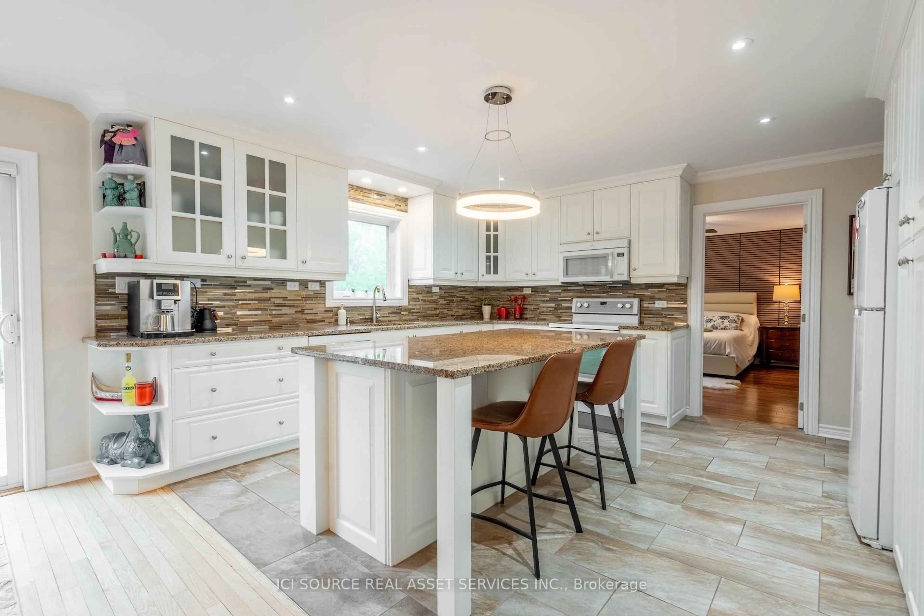 Open concept kitchen, ceramic/tile floor for 19241 Richmond Crt, South Glengarry Ontario K0C 2E0