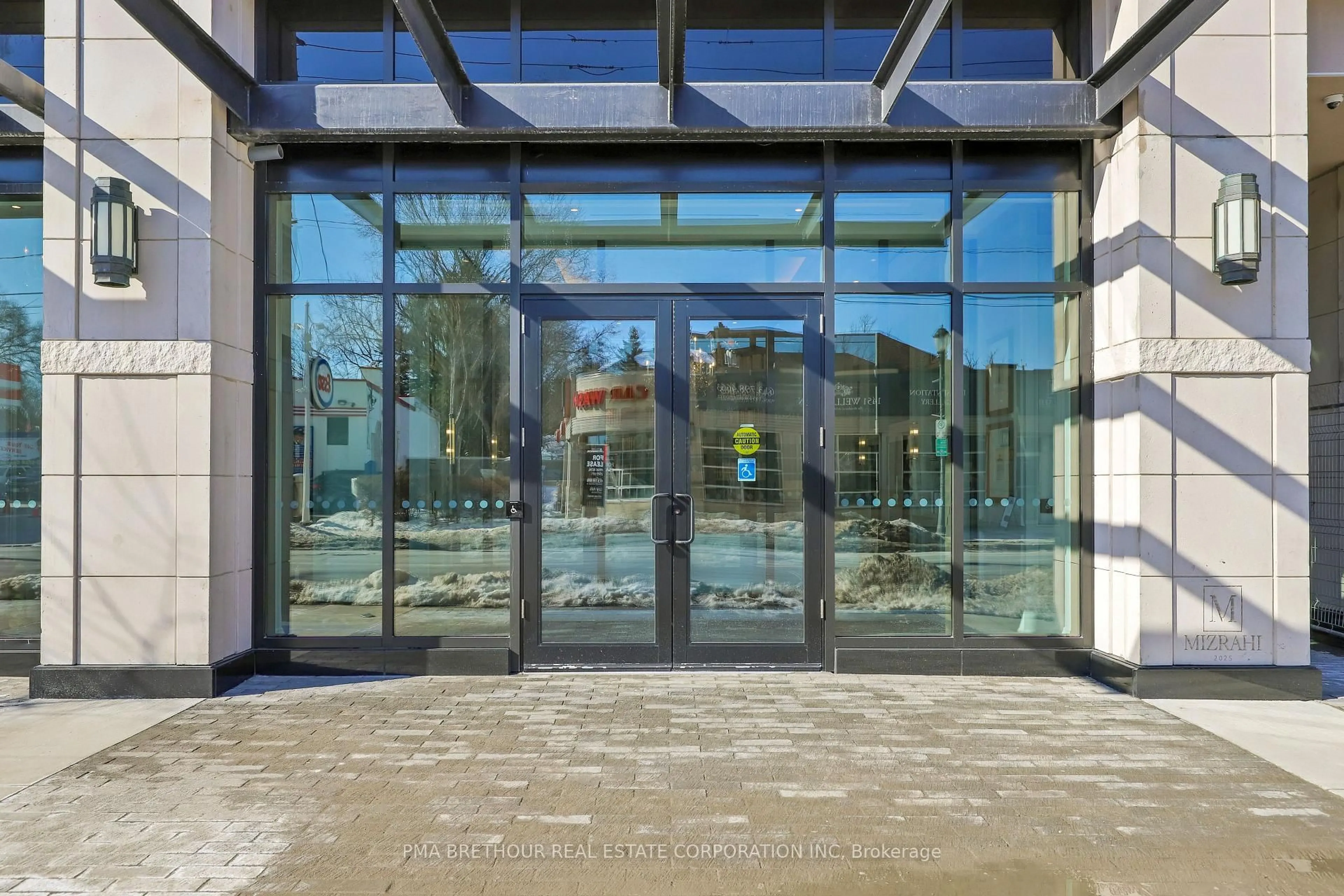 Indoor foyer for 1451 Welington St #508, Ottawa Ontario K1Y 2X3