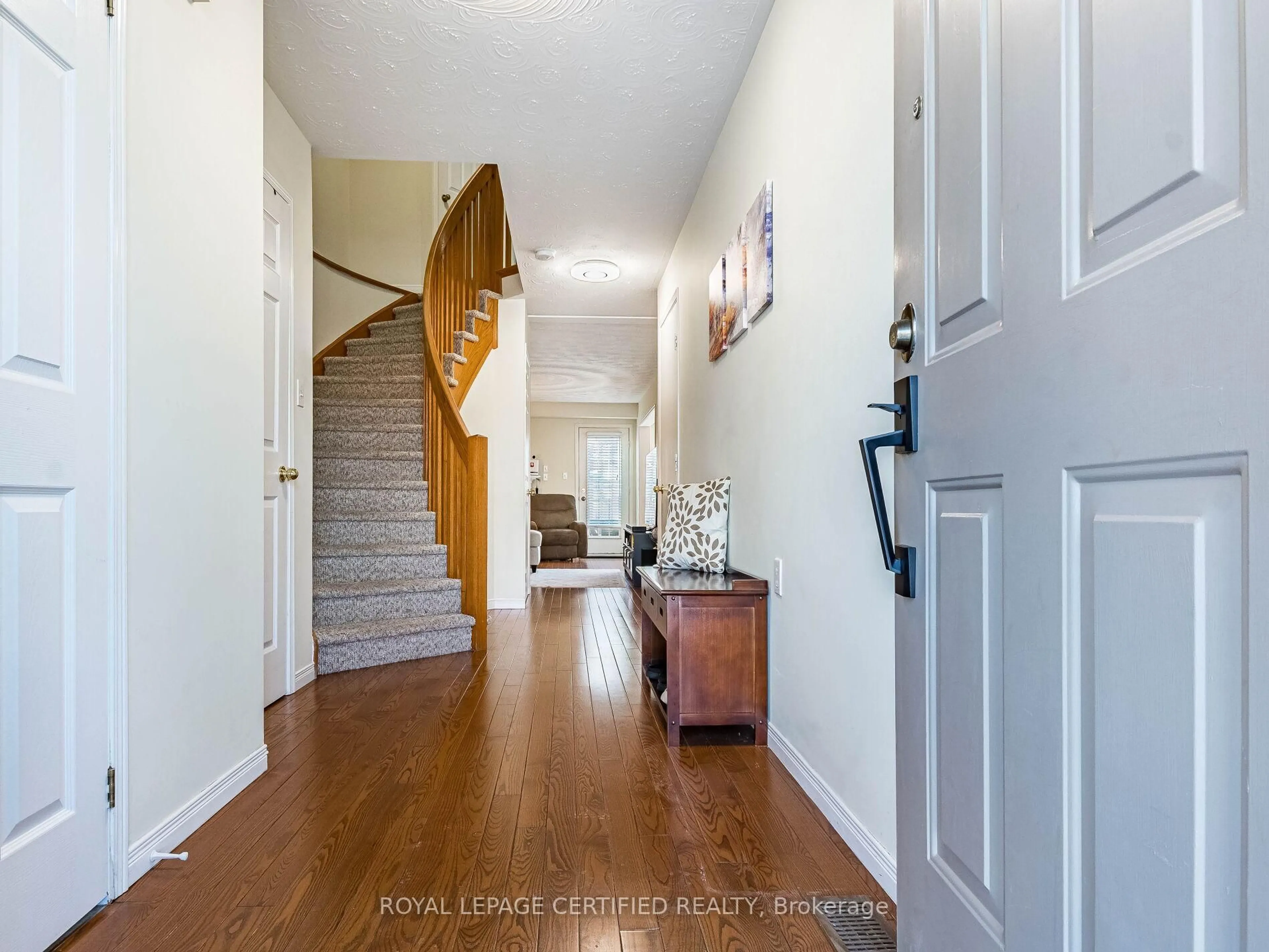 Indoor entryway for 7-255 Mount Albion Rd, Hamilton Ontario L8K 6P7