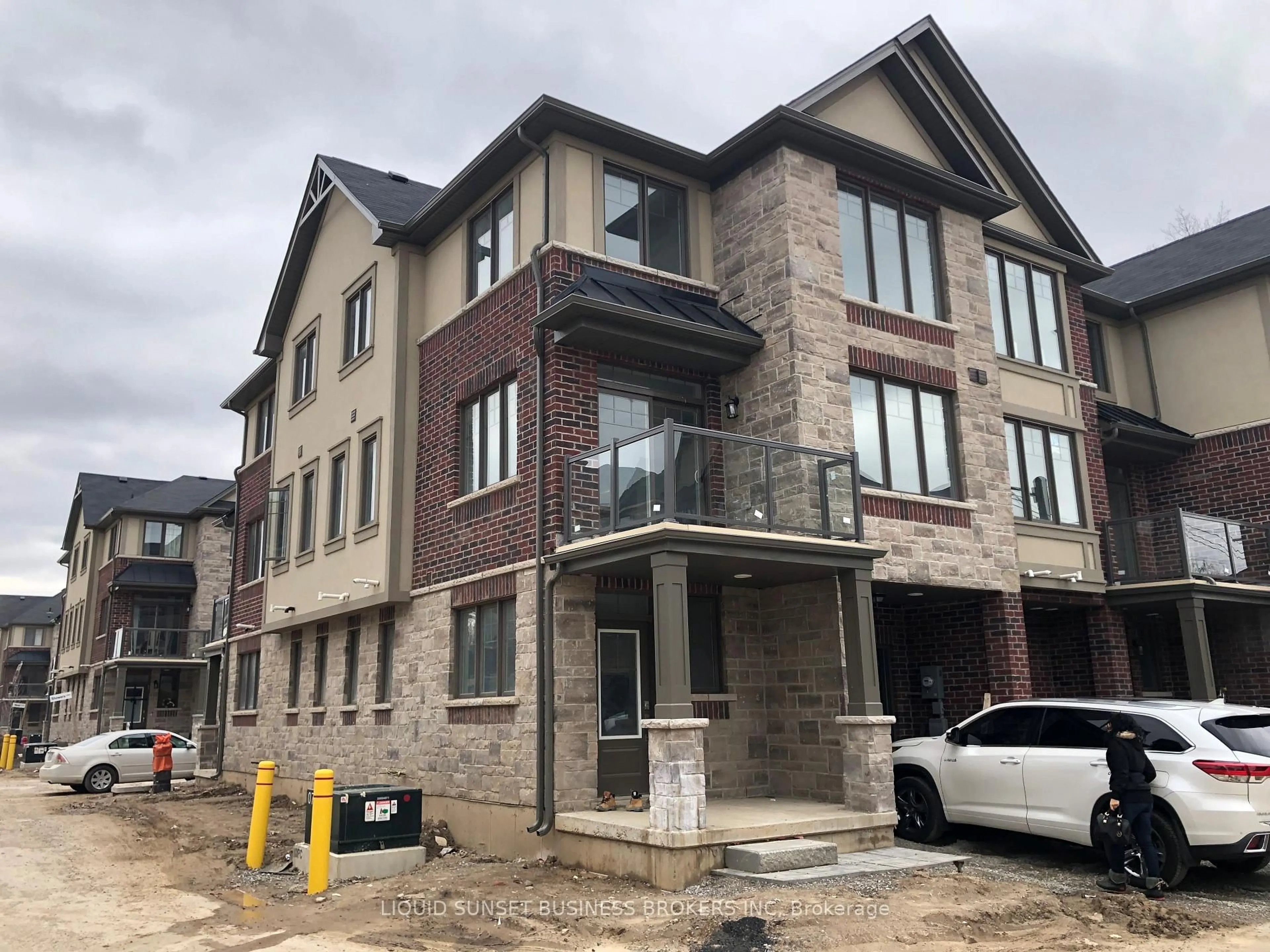 Home with brick exterior material, building for 1 Know Lane, Hamilton Ontario L9G 0H2