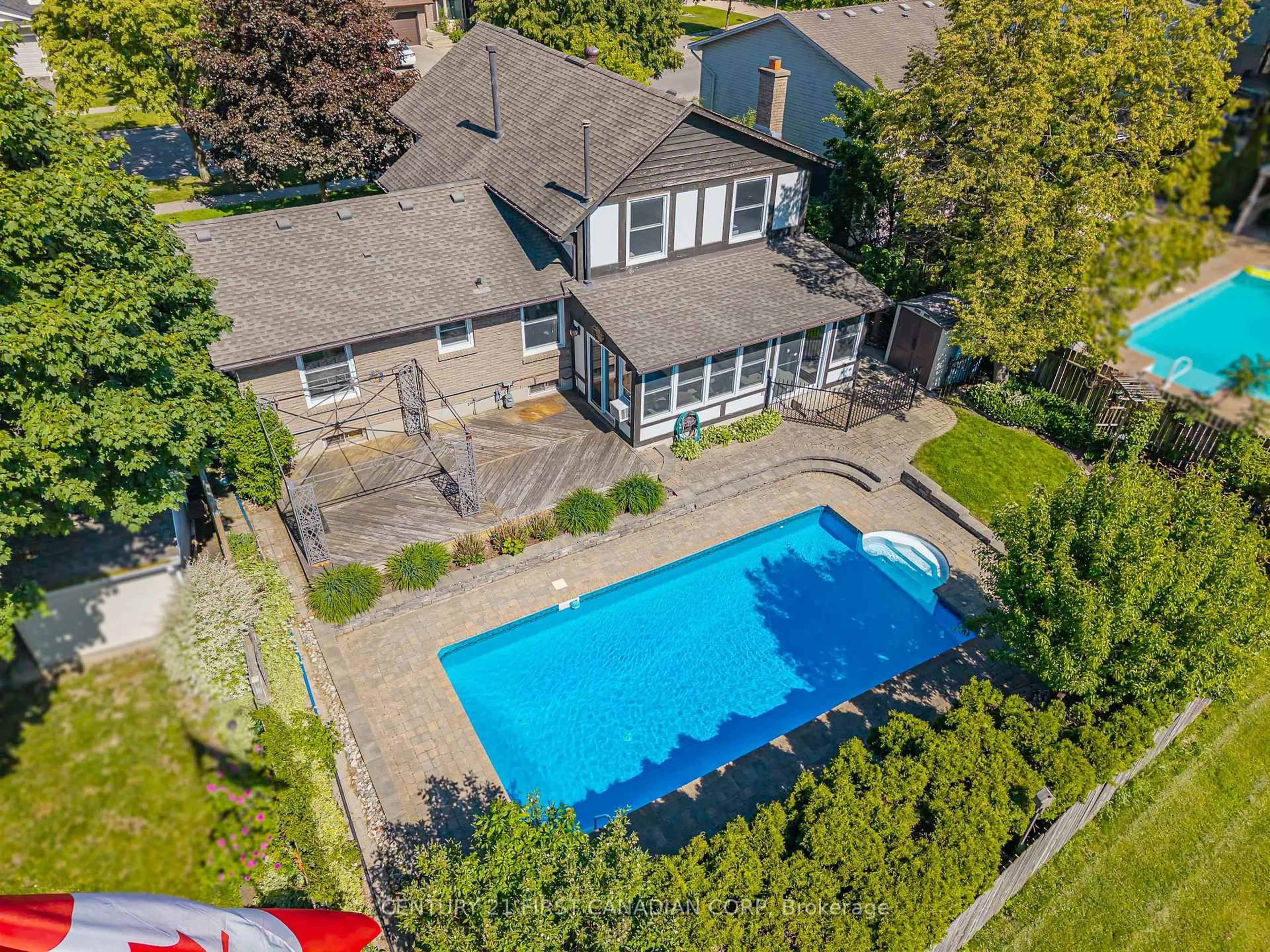 A pic from outside/outdoor area/front of a property/back of a property/a pic from drone, water/lake/river/ocean view for 923 Farnham Rd, London South Ontario N6K 1S2