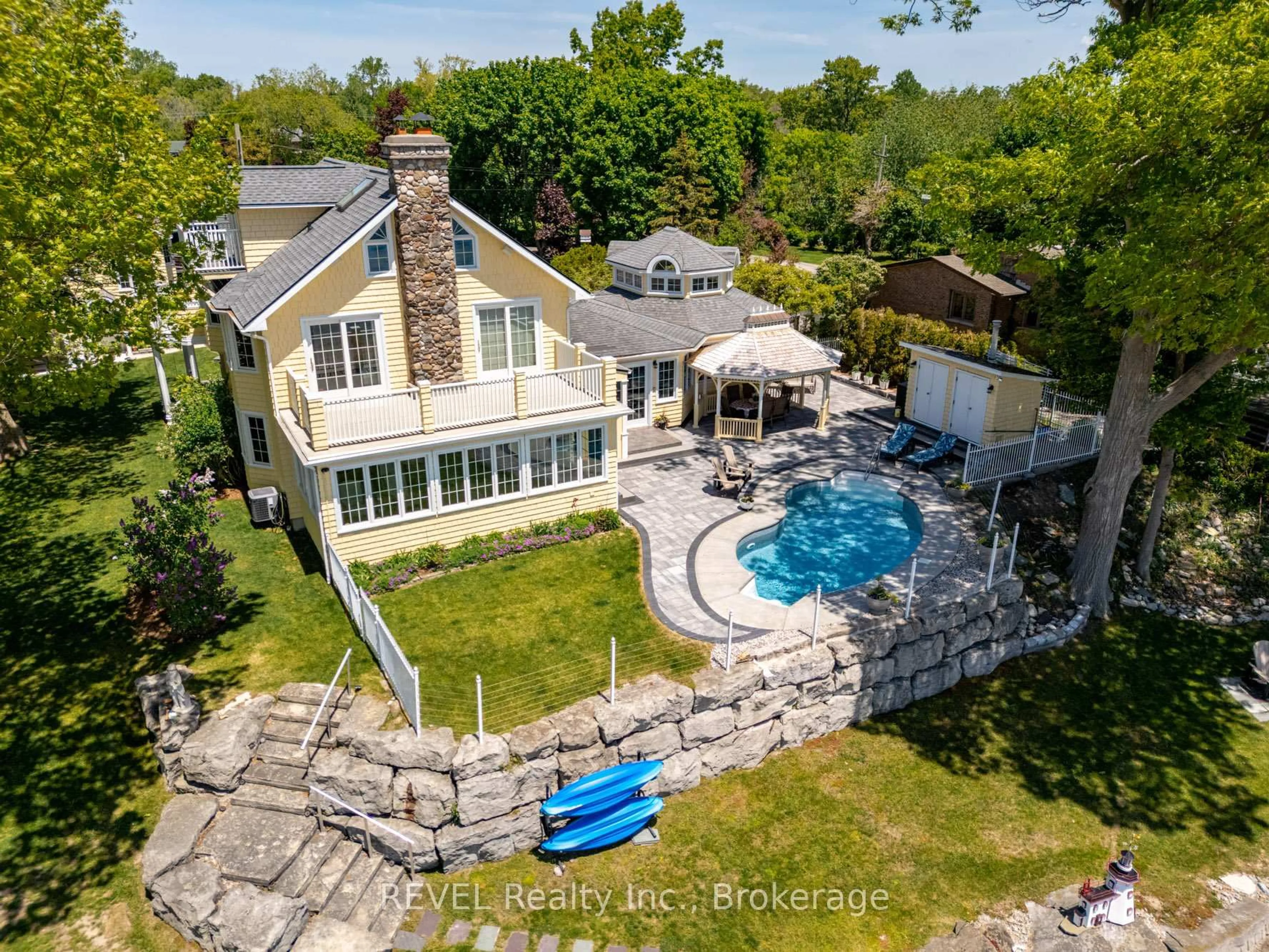 A pic from outside/outdoor area/front of a property/back of a property/a pic from drone, water/lake/river/ocean view for 3091 Thunder Bay Rd, Fort Erie Ontario L0S 1N0