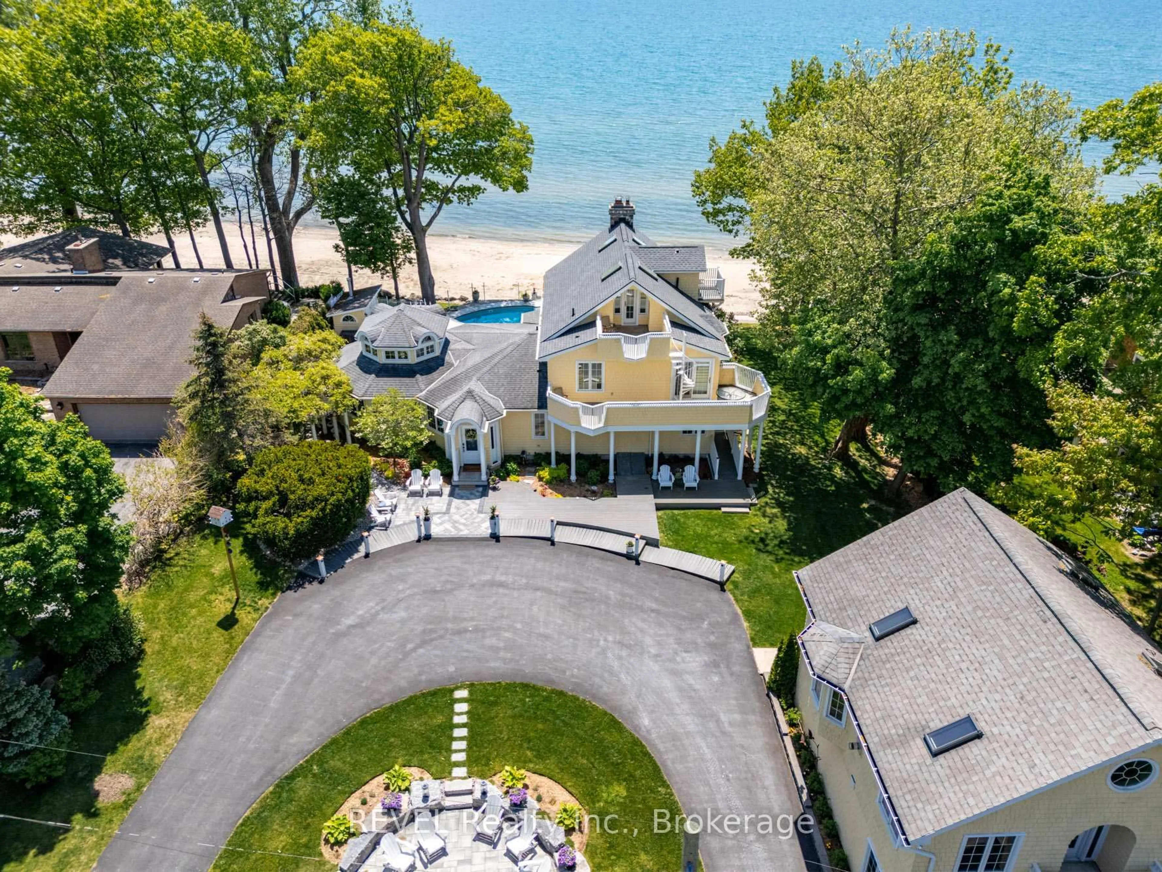 A pic from outside/outdoor area/front of a property/back of a property/a pic from drone, water/lake/river/ocean view for 3091 Thunder Bay Rd, Fort Erie Ontario L0S 1N0
