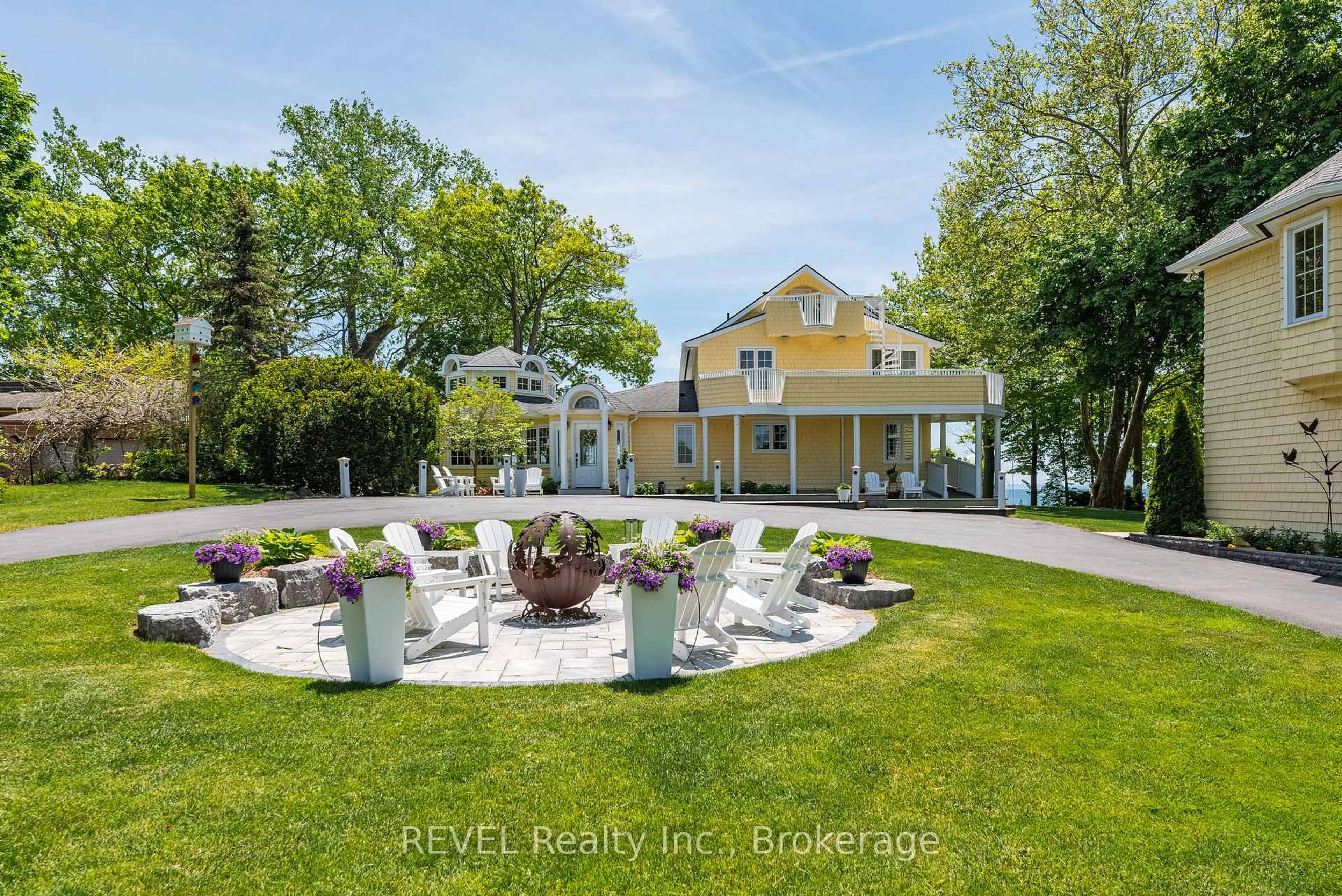 A pic from outside/outdoor area/front of a property/back of a property/a pic from drone, water/lake/river/ocean view for 3091 Thunder Bay Rd, Fort Erie Ontario L0S 1N0