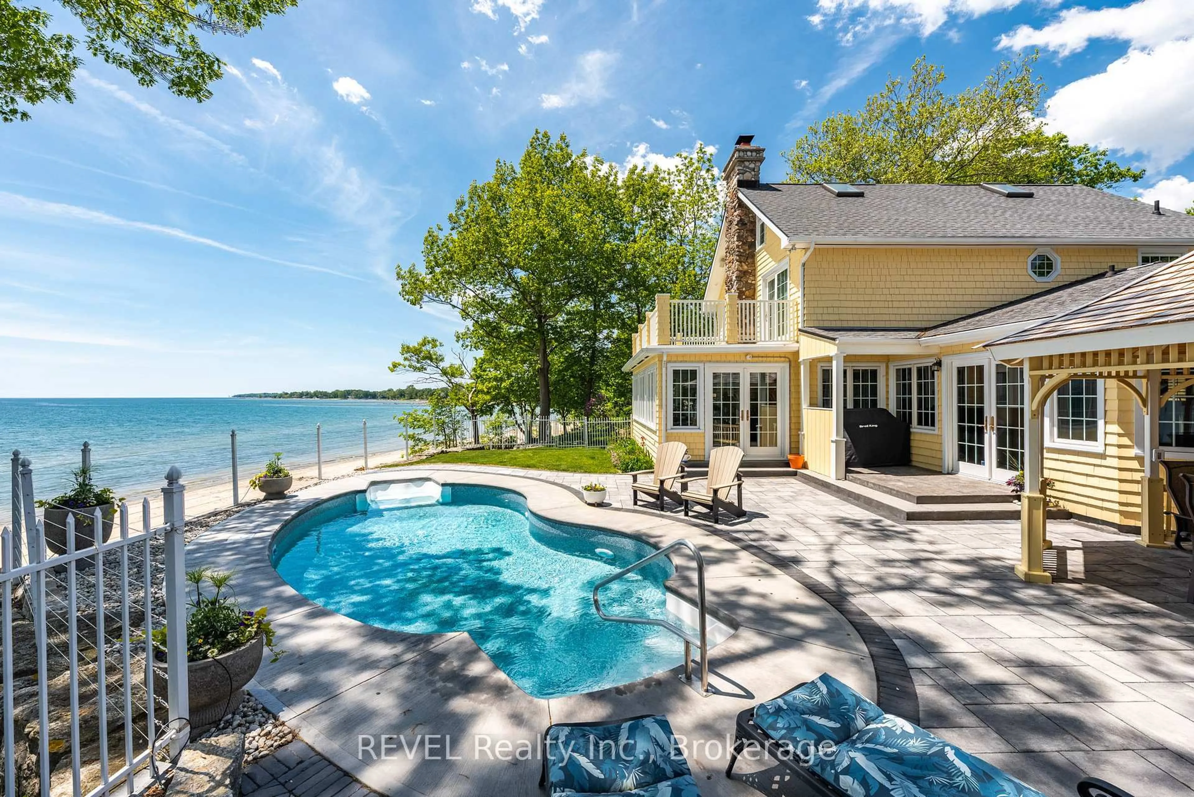 A pic from outside/outdoor area/front of a property/back of a property/a pic from drone, water/lake/river/ocean view for 3091 Thunder Bay Rd, Fort Erie Ontario L0S 1N0
