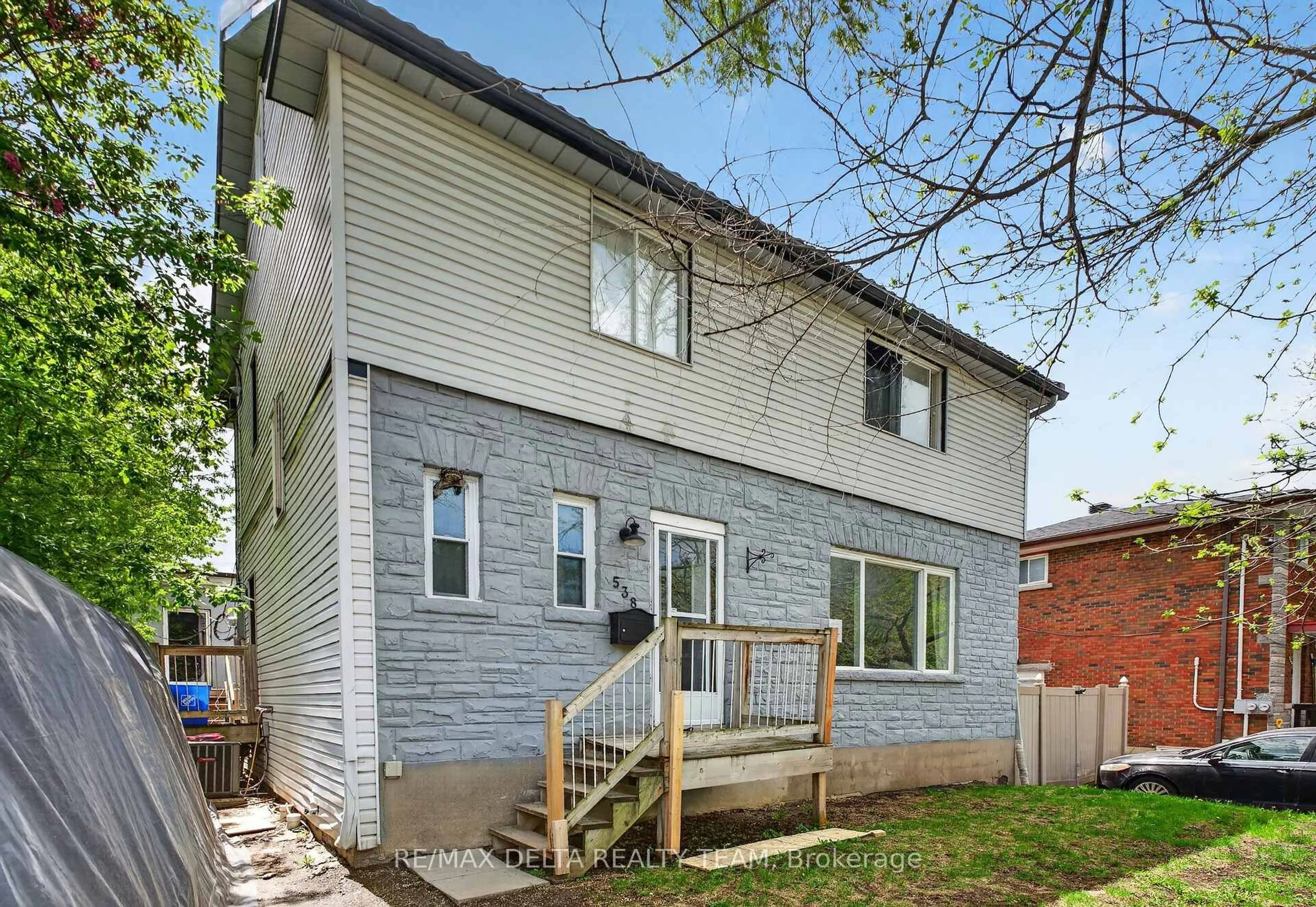 Home with brick exterior material, street for 538 Mutual St, Ottawa Ontario K1K 1C6