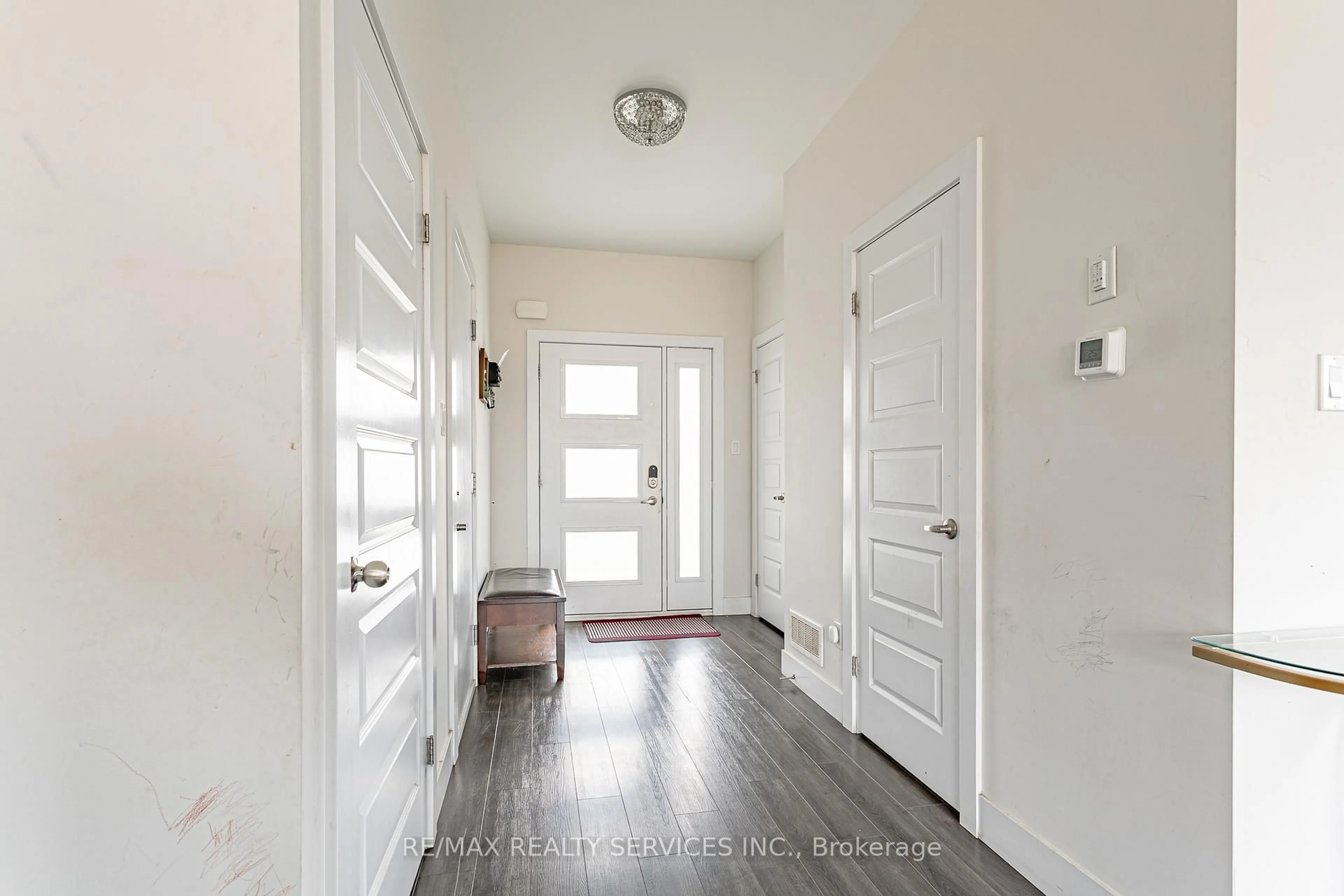 Indoor entryway for 2227 Evans Blvd, London South Ontario N6M 0H7