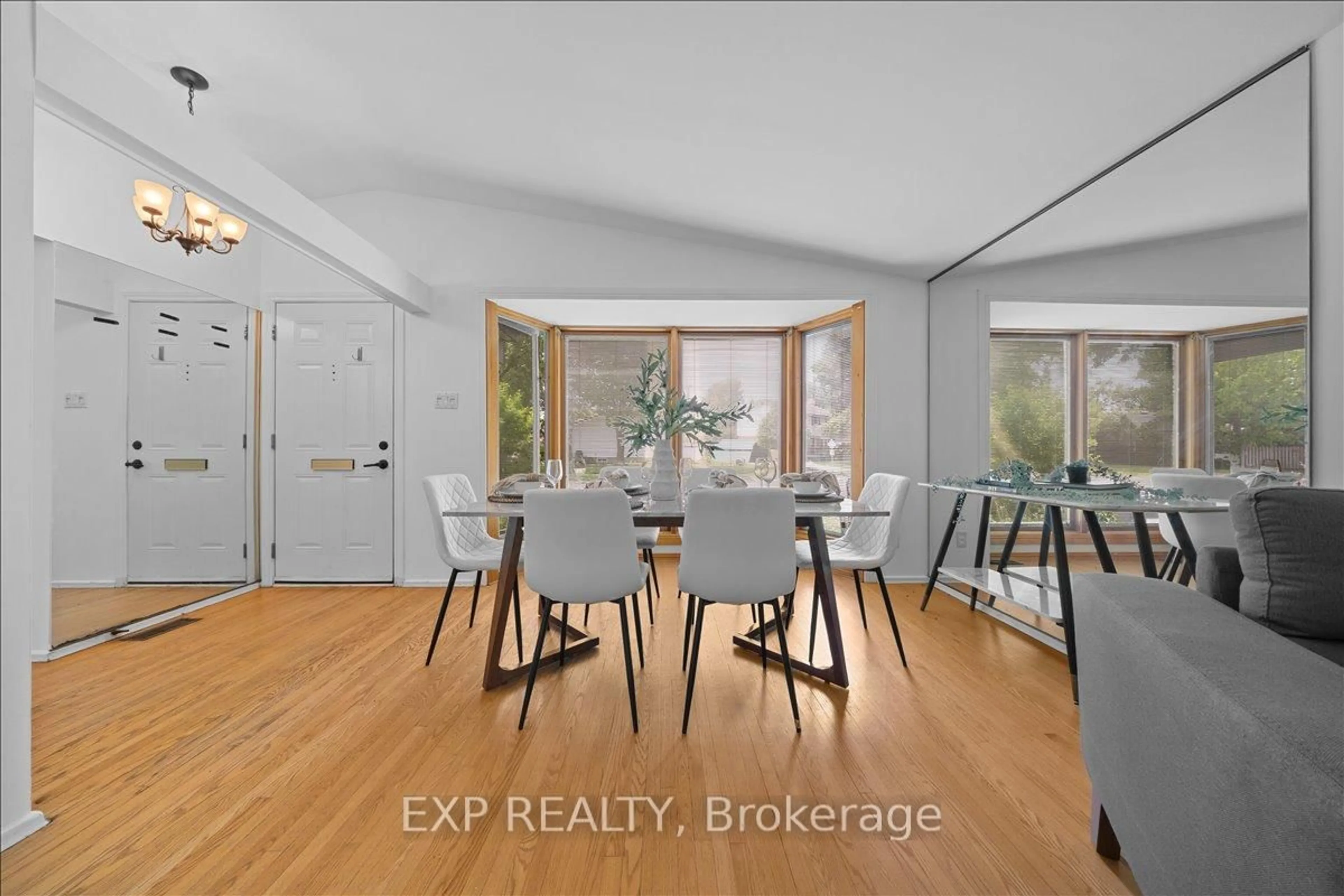 Dining room, unknown for 2335 Harding Rd, Ottawa Ontario K1G 3B7