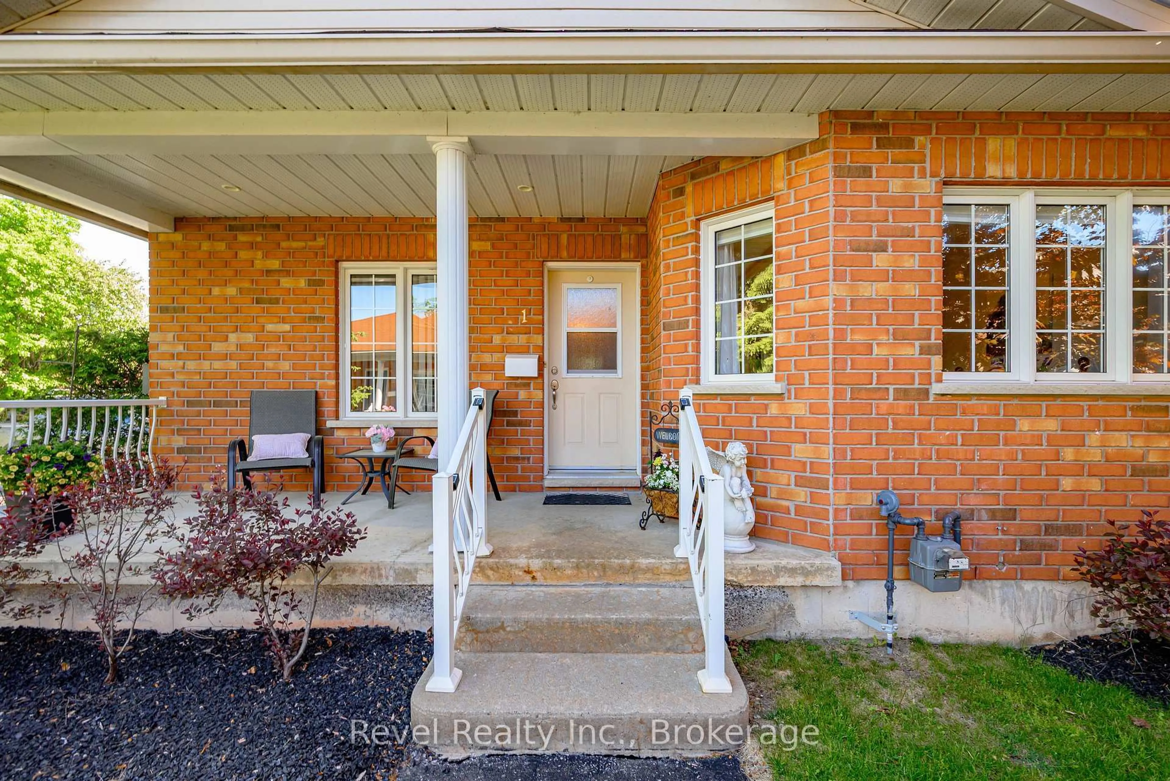 Unknown for 111 Colborne St #1, Kawartha Lakes Ontario K0M 1N0