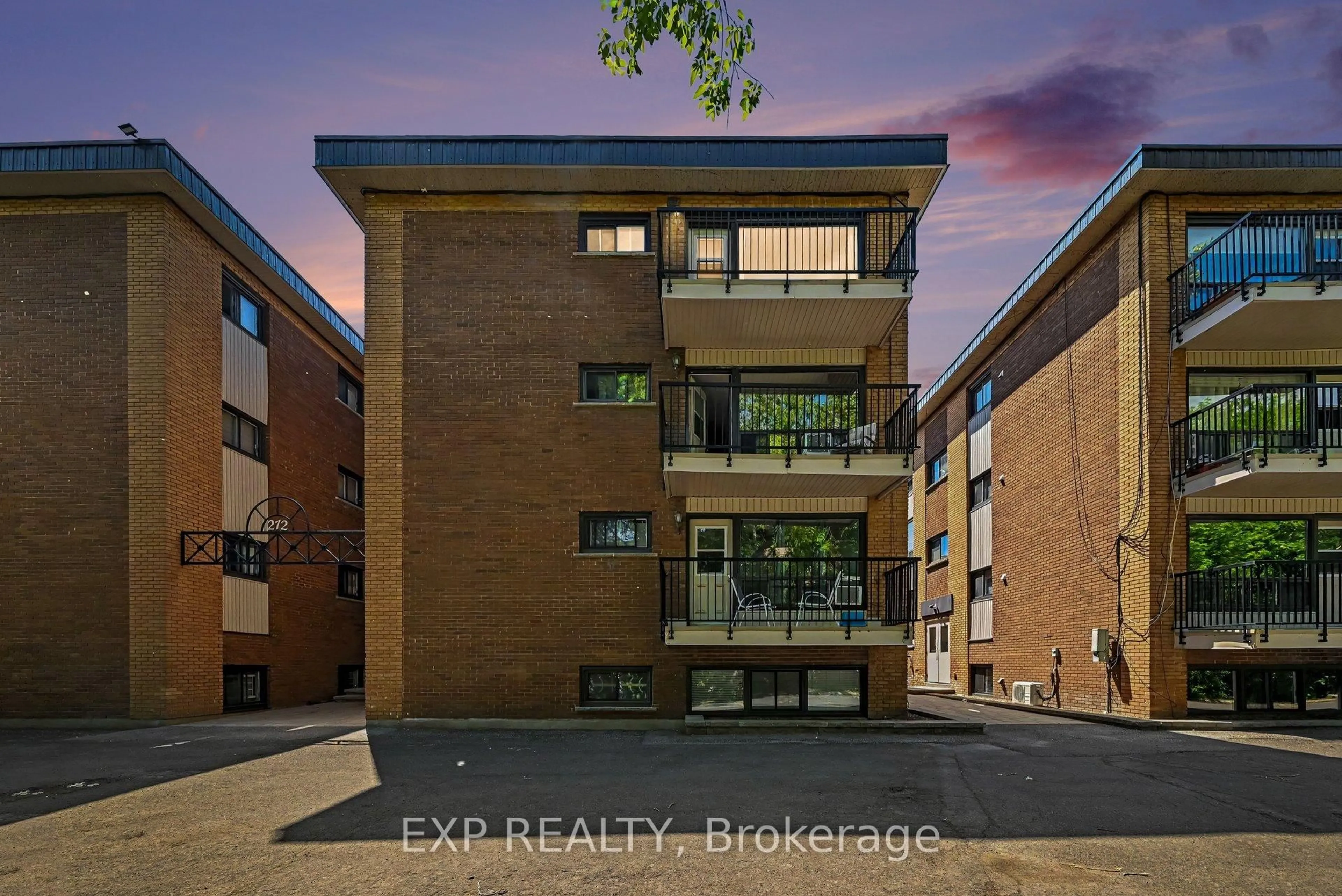 Home with brick exterior material, building for 272 Beechwood Ave #15, Ottawa Ontario K1L 8A6