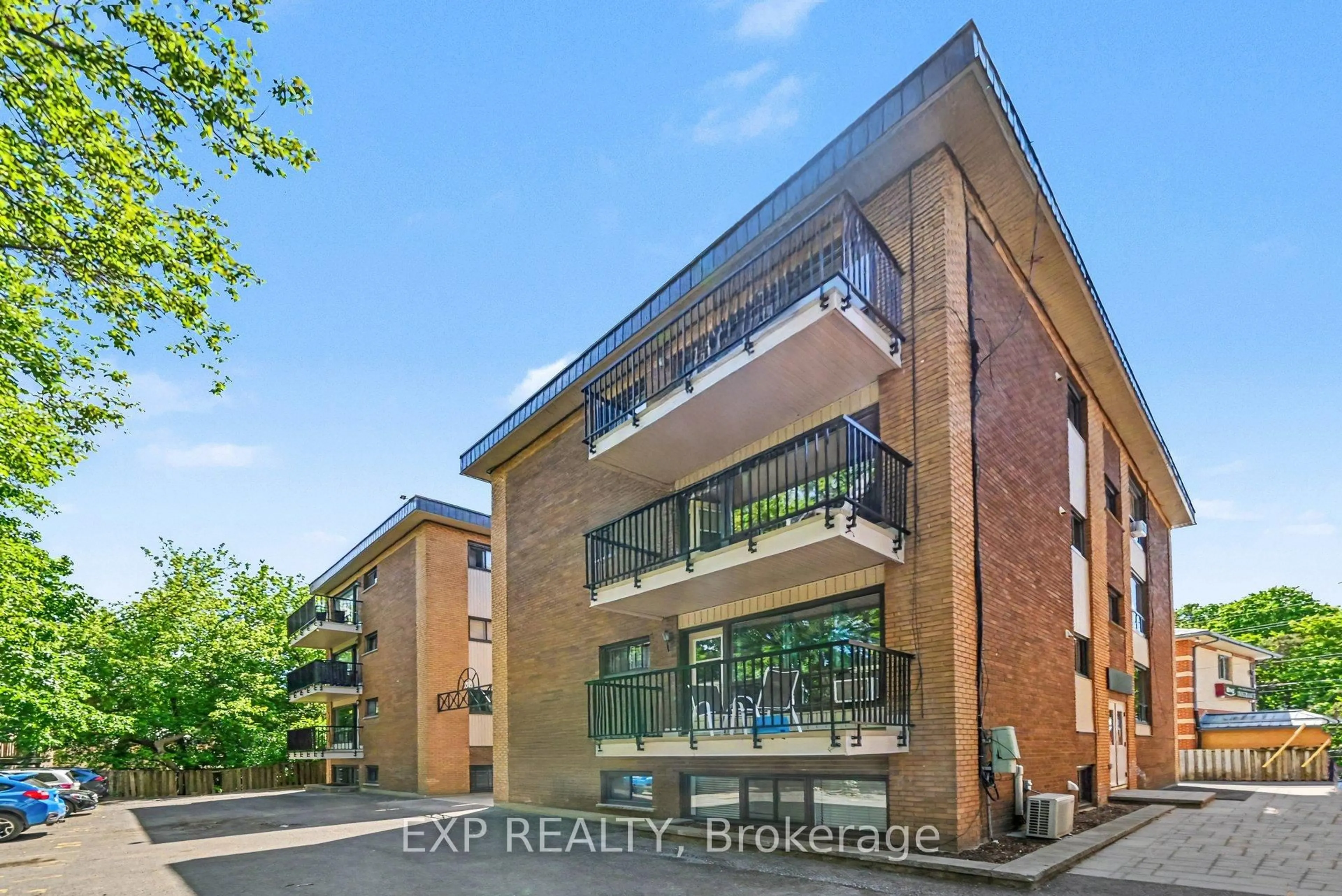 Home with brick exterior material, building for 272 Beechwood Ave #15, Ottawa Ontario K1L 8A6