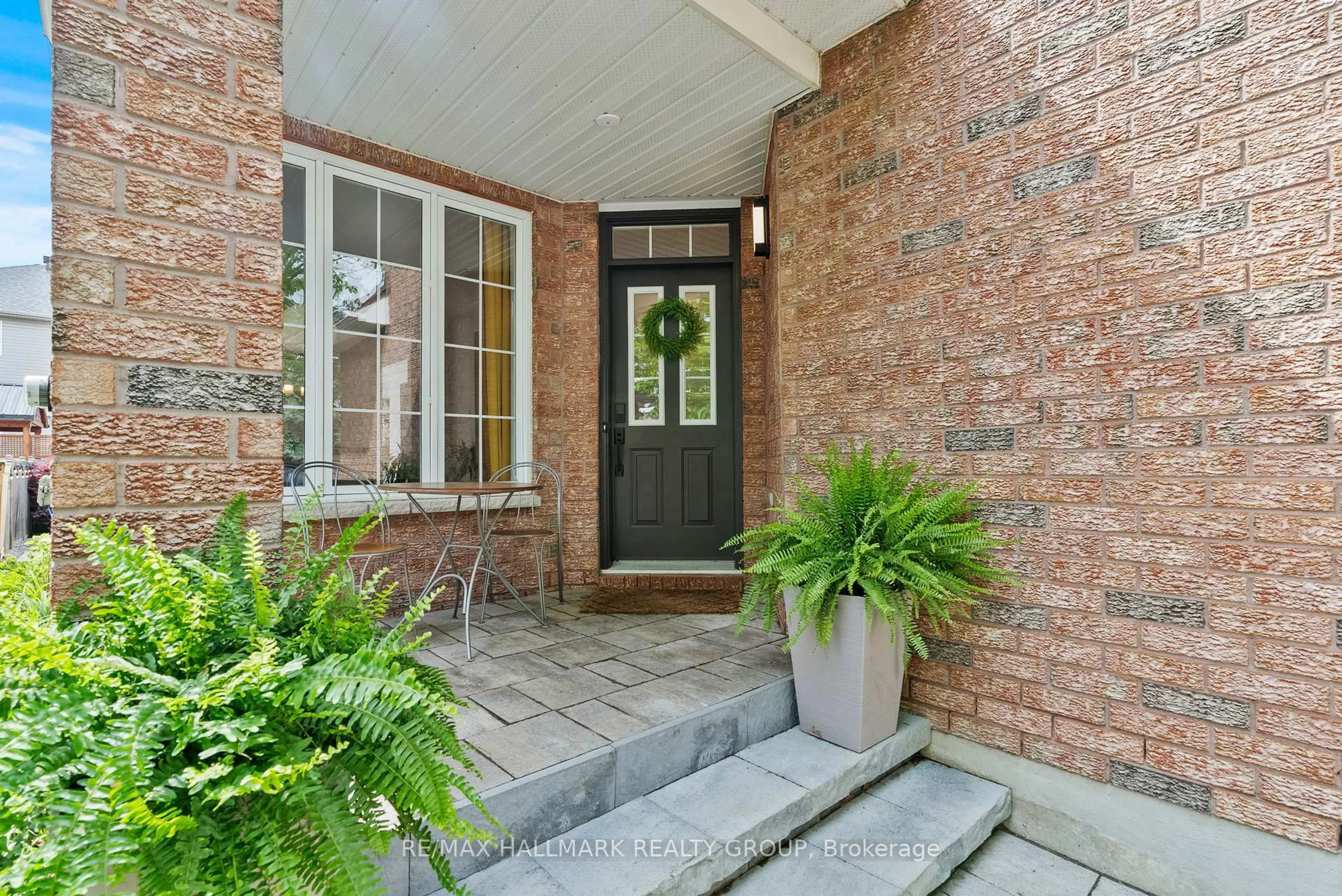Indoor entryway for 65 Alameda Way, Ottawa Ontario K2J 5B3