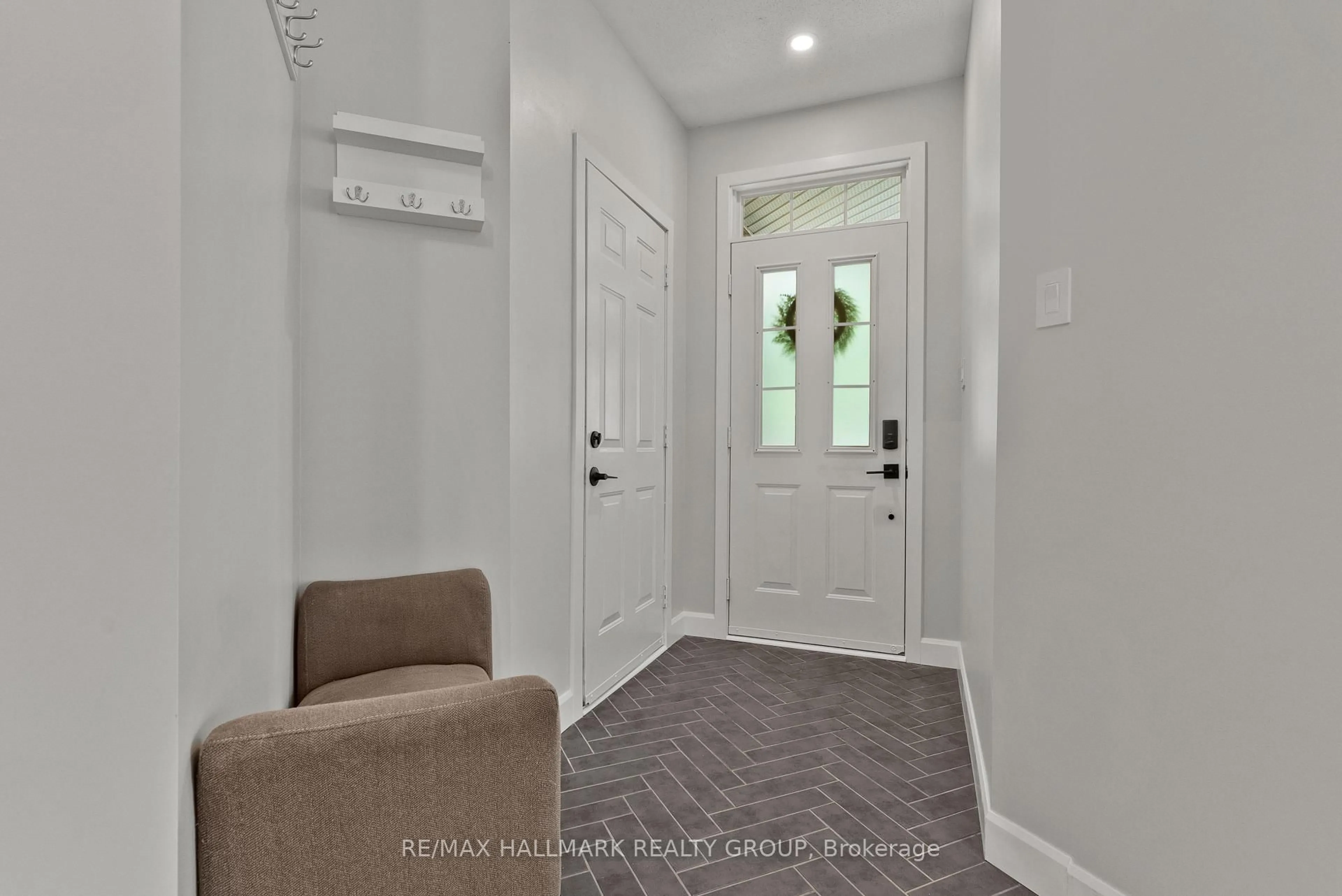 Indoor entryway for 65 Alameda Way, Ottawa Ontario K2J 5B3