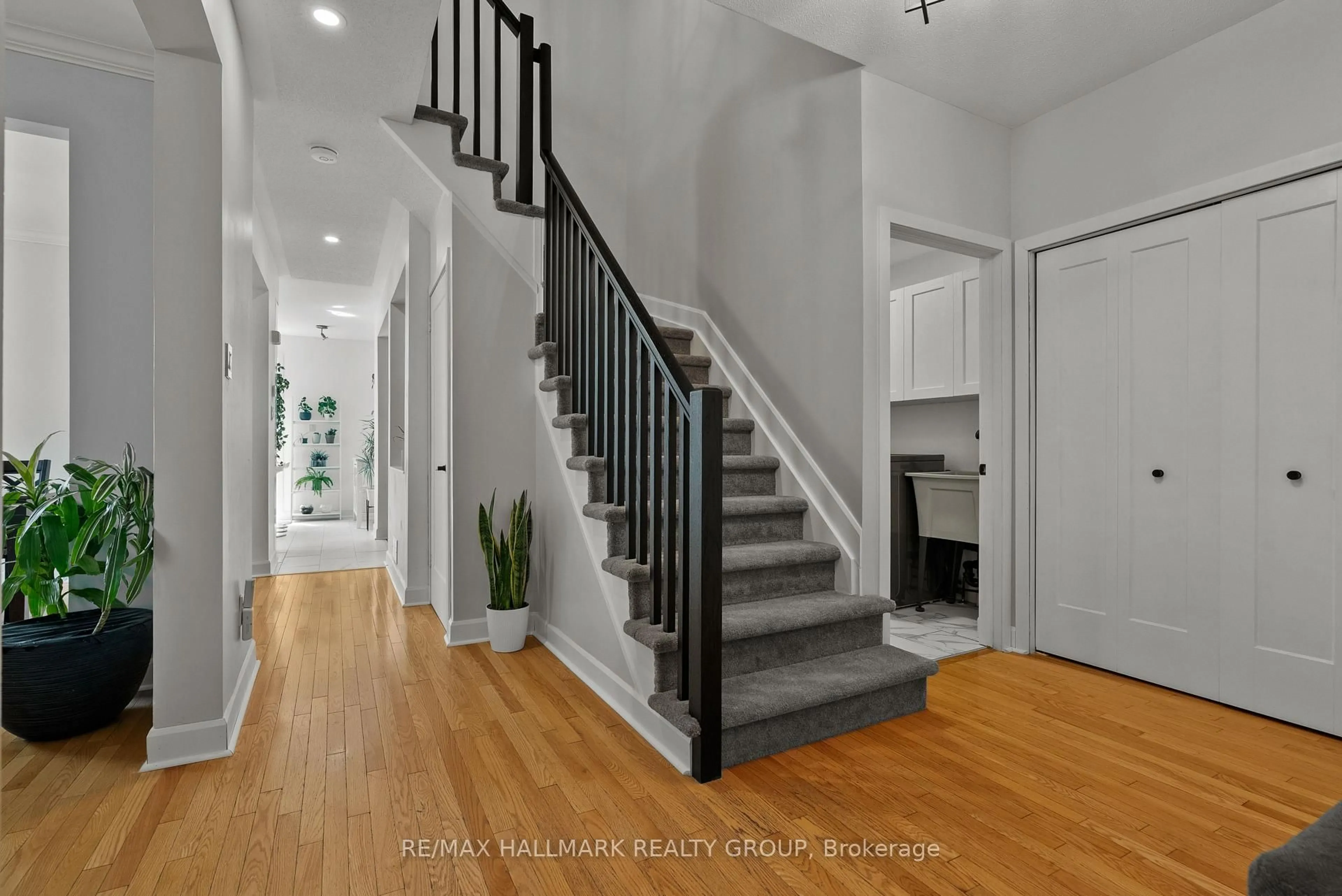 Indoor entryway for 65 Alameda Way, Ottawa Ontario K2J 5B3